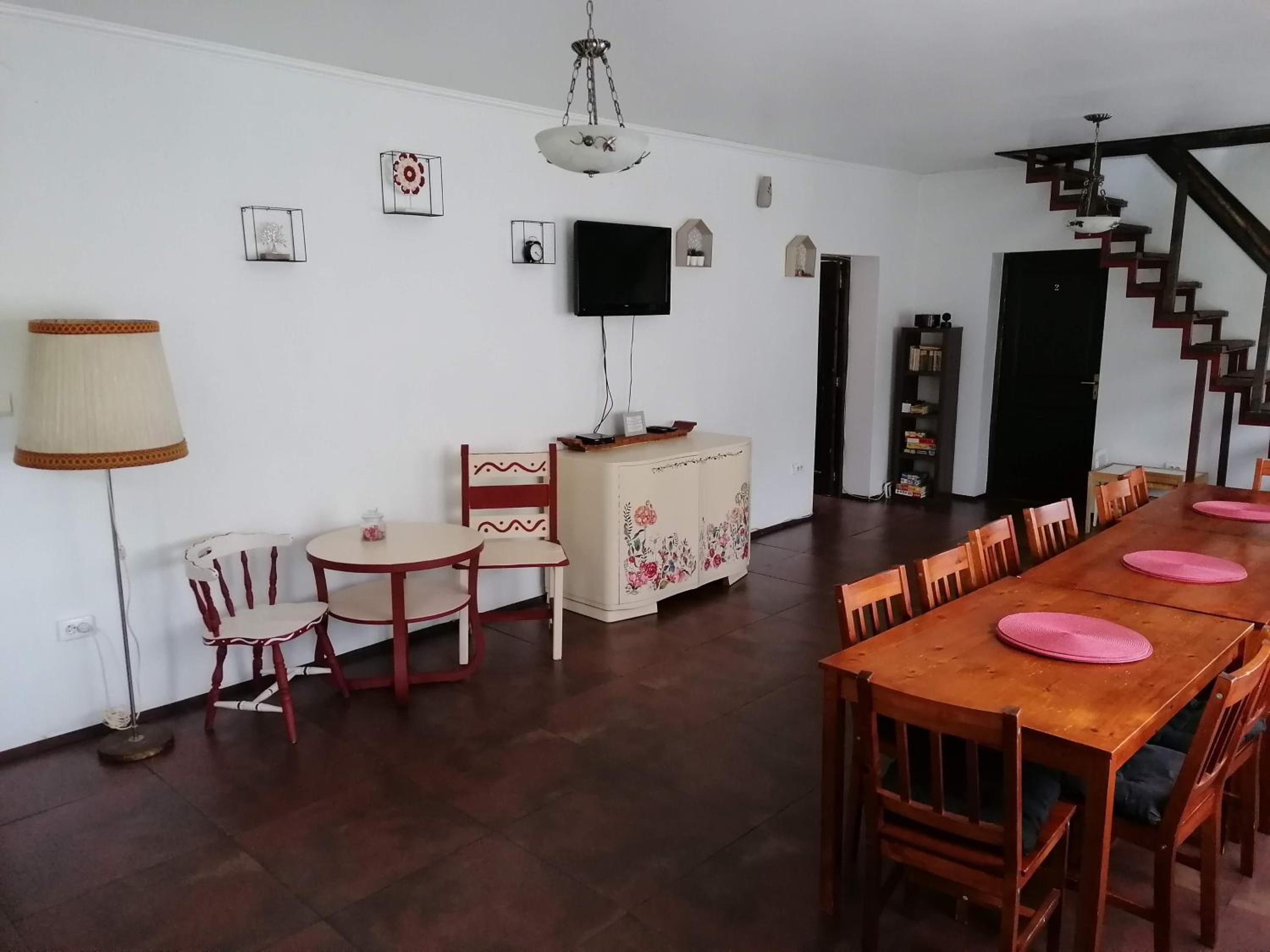 Seven-Bedroom House photo 3