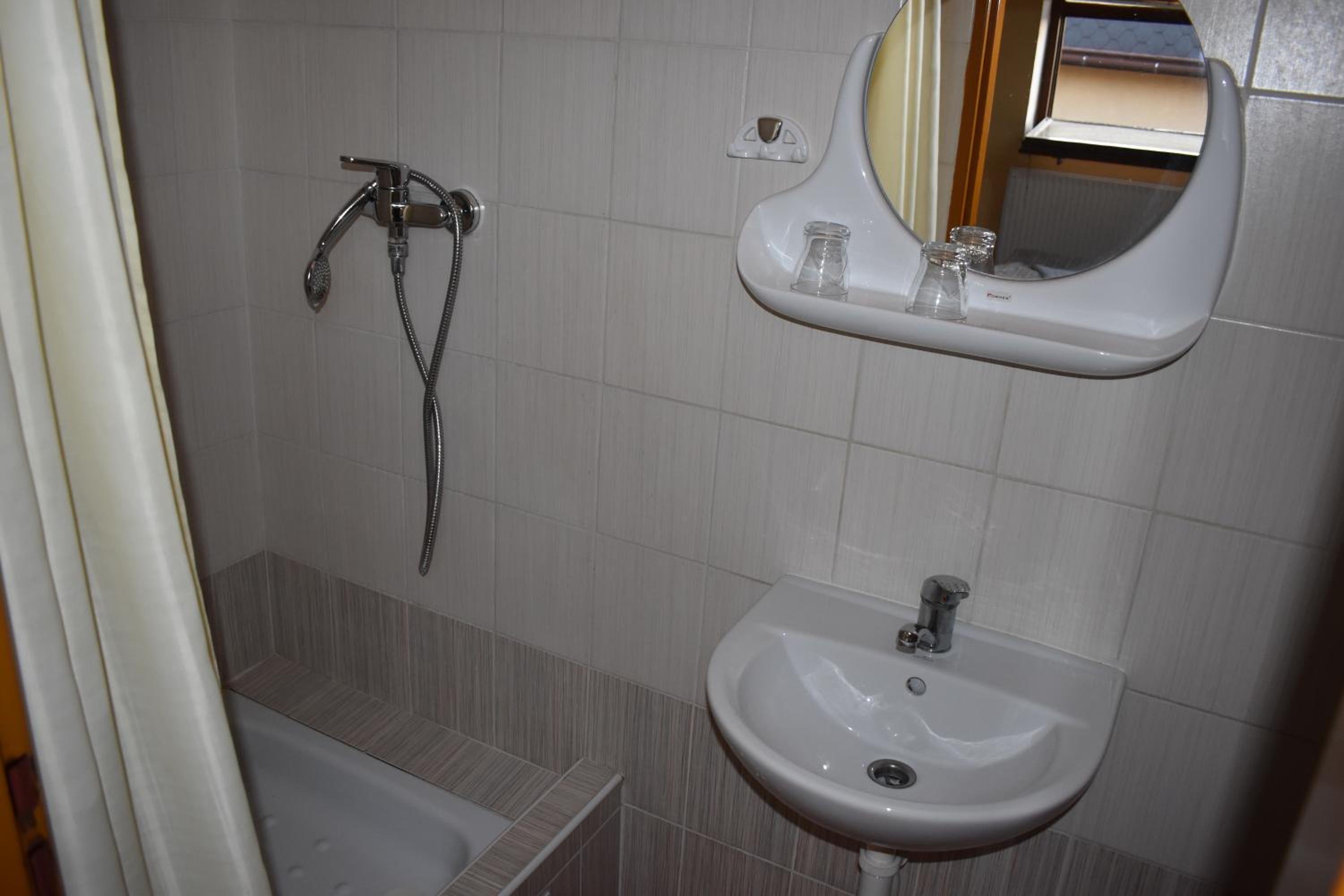 Double Room with Private Bathroom photo 2