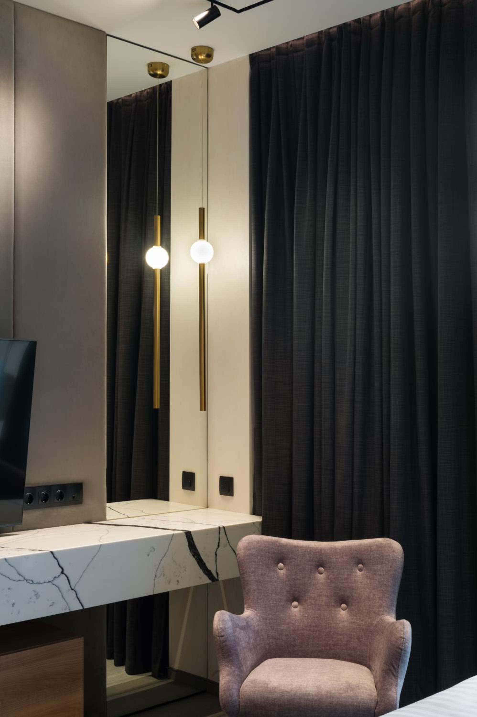 King Suite with Balcony photo 2