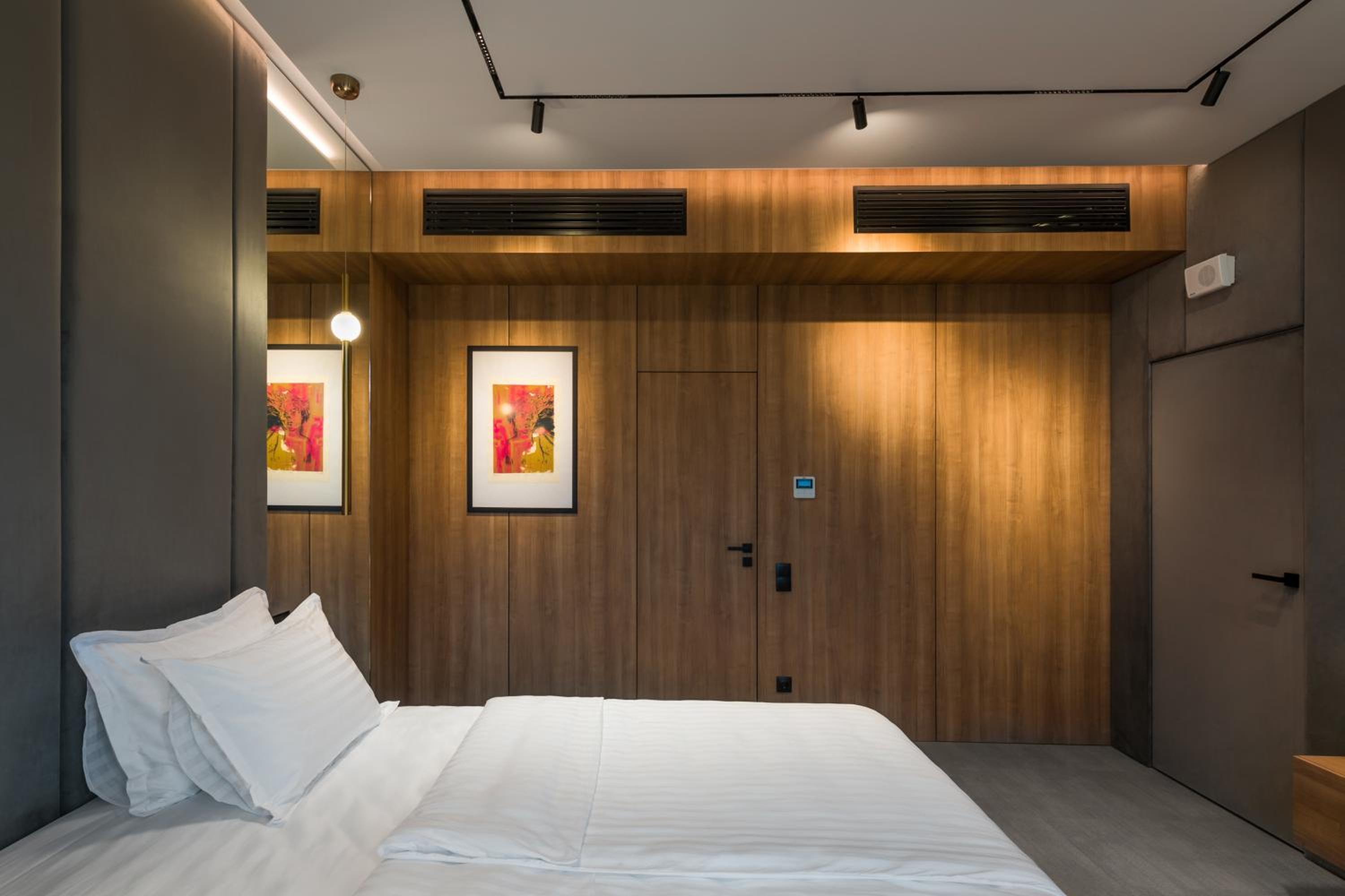 King Suite with Balcony photo 3