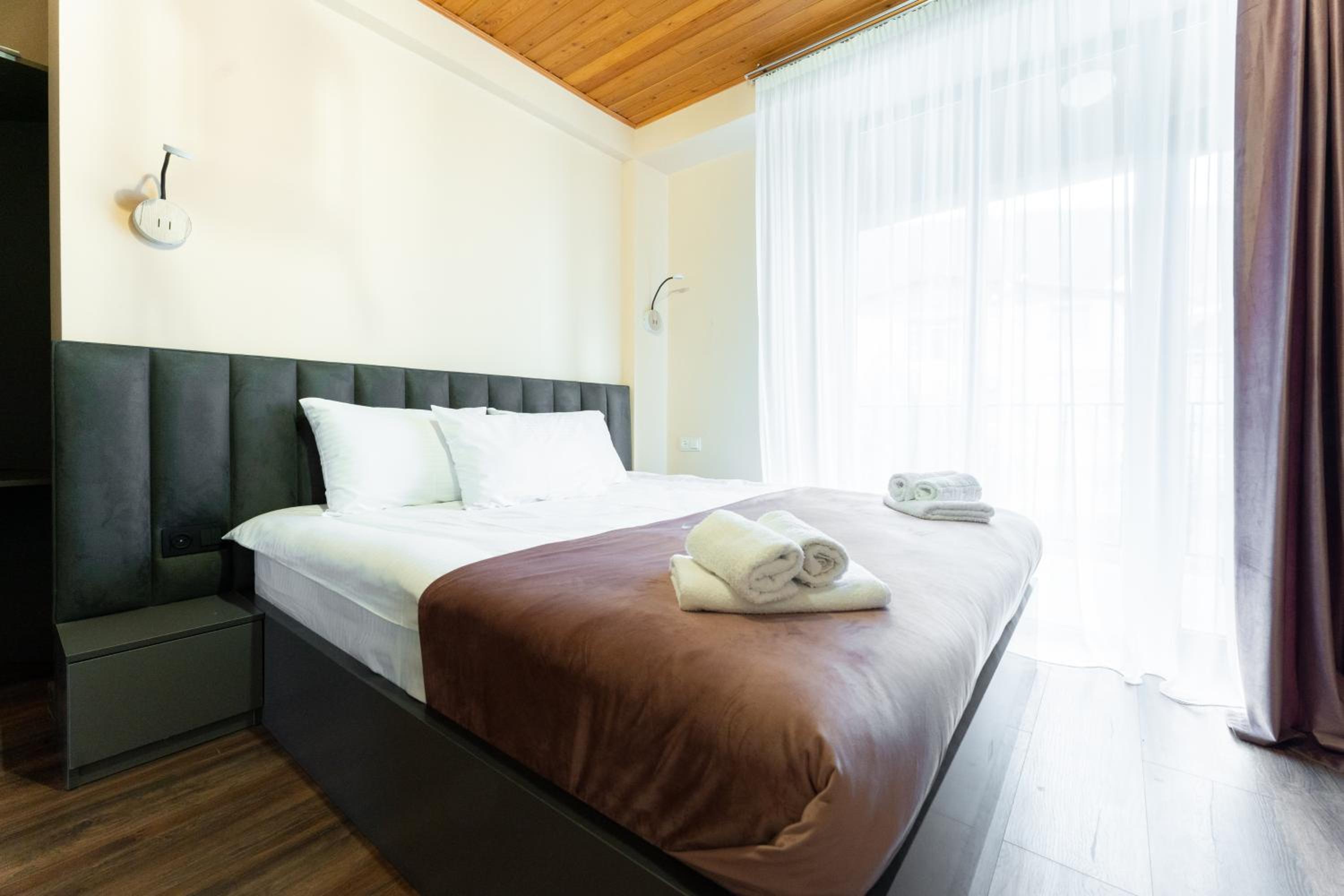 Deluxe Double Room with Balcony photo 2