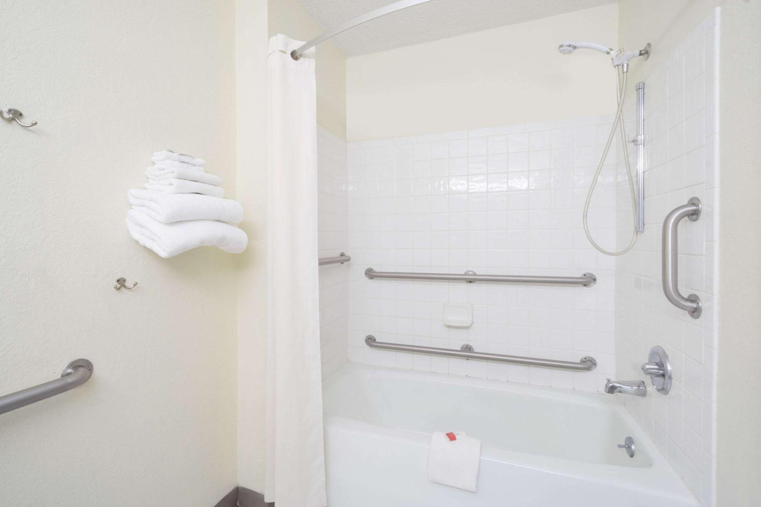Queen Room - Disability Access/Non-Smoking - Photo 2
