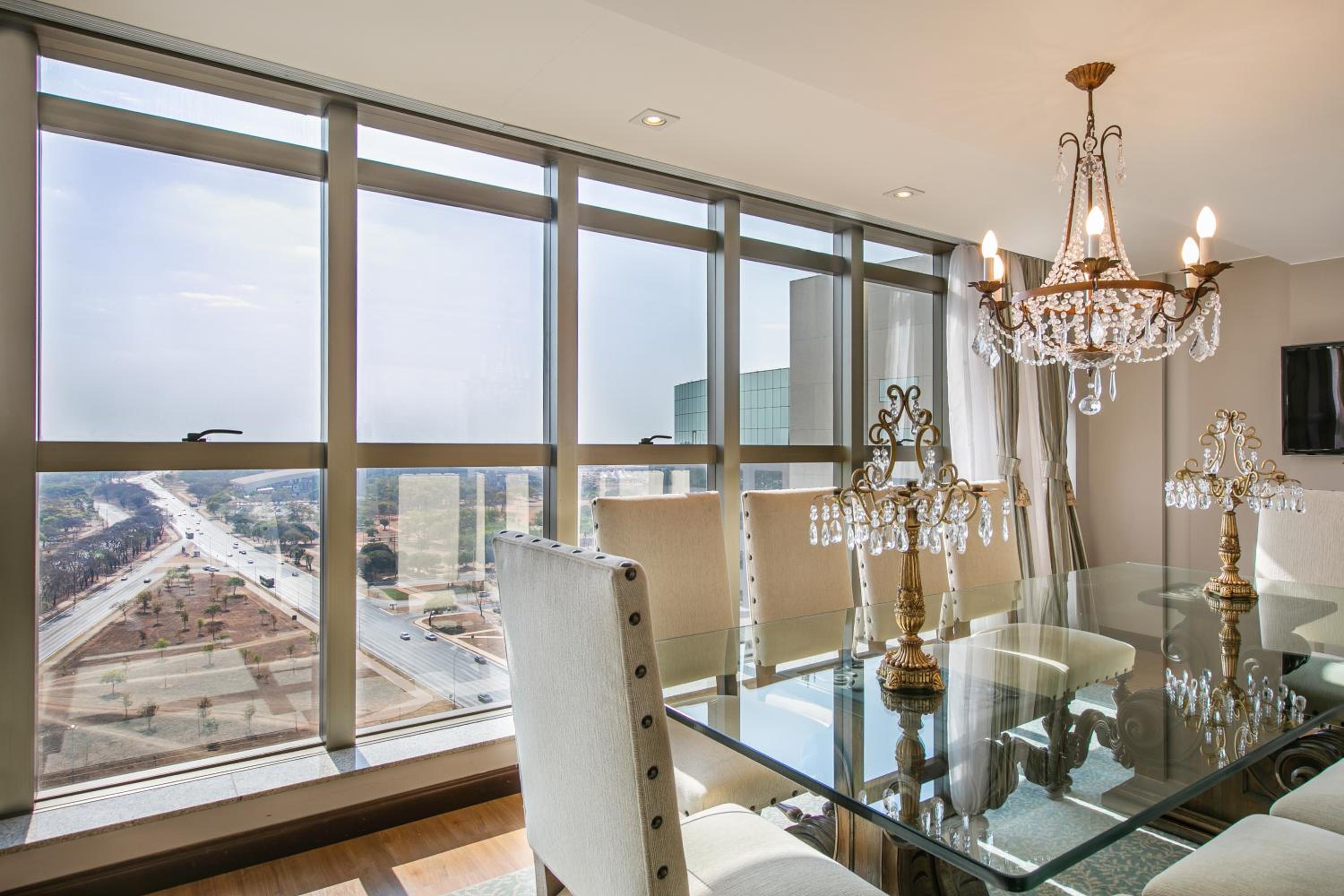 The Level Royal Suite with Executive Lounge Access thumbnail 6