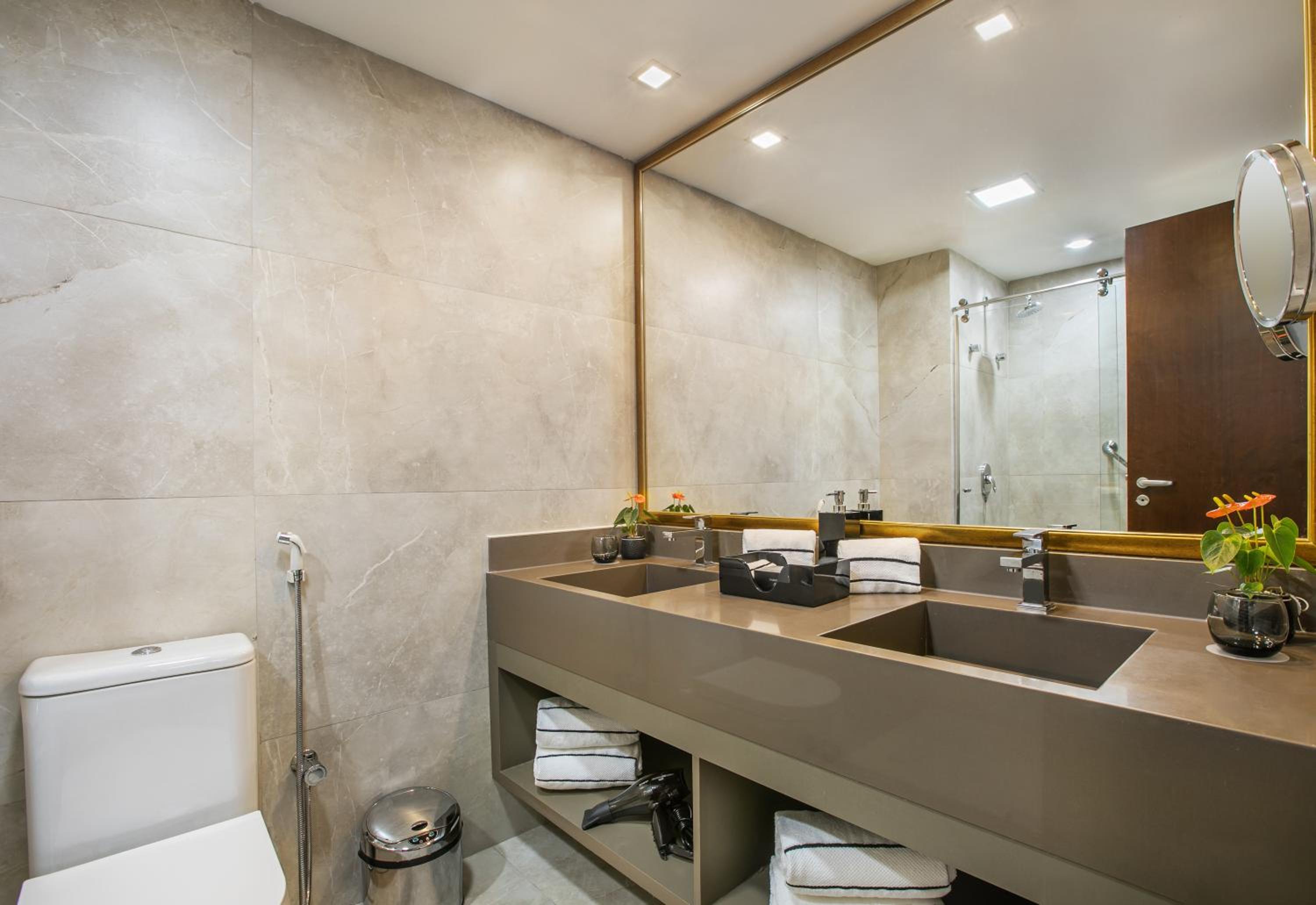 The Level Royal Suite with Executive Lounge Access