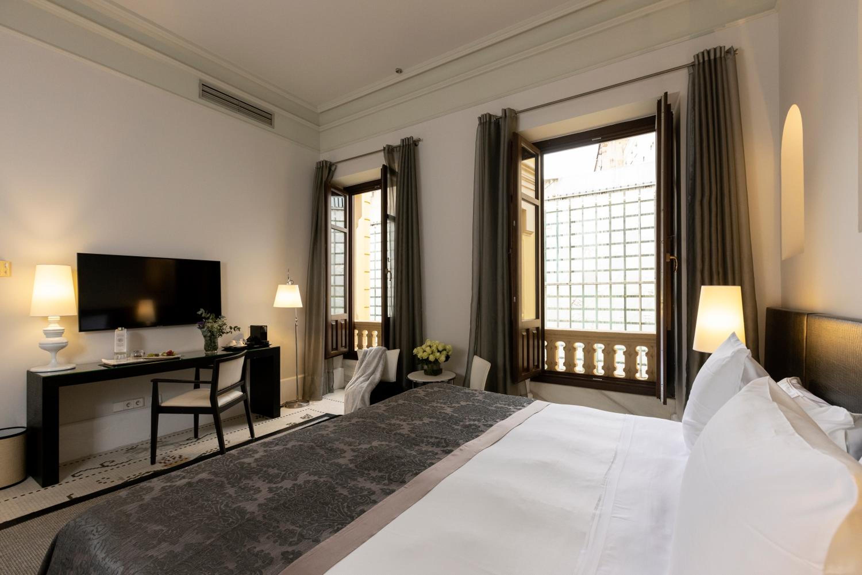 Deluxe Double or Twin Room - Photo 7