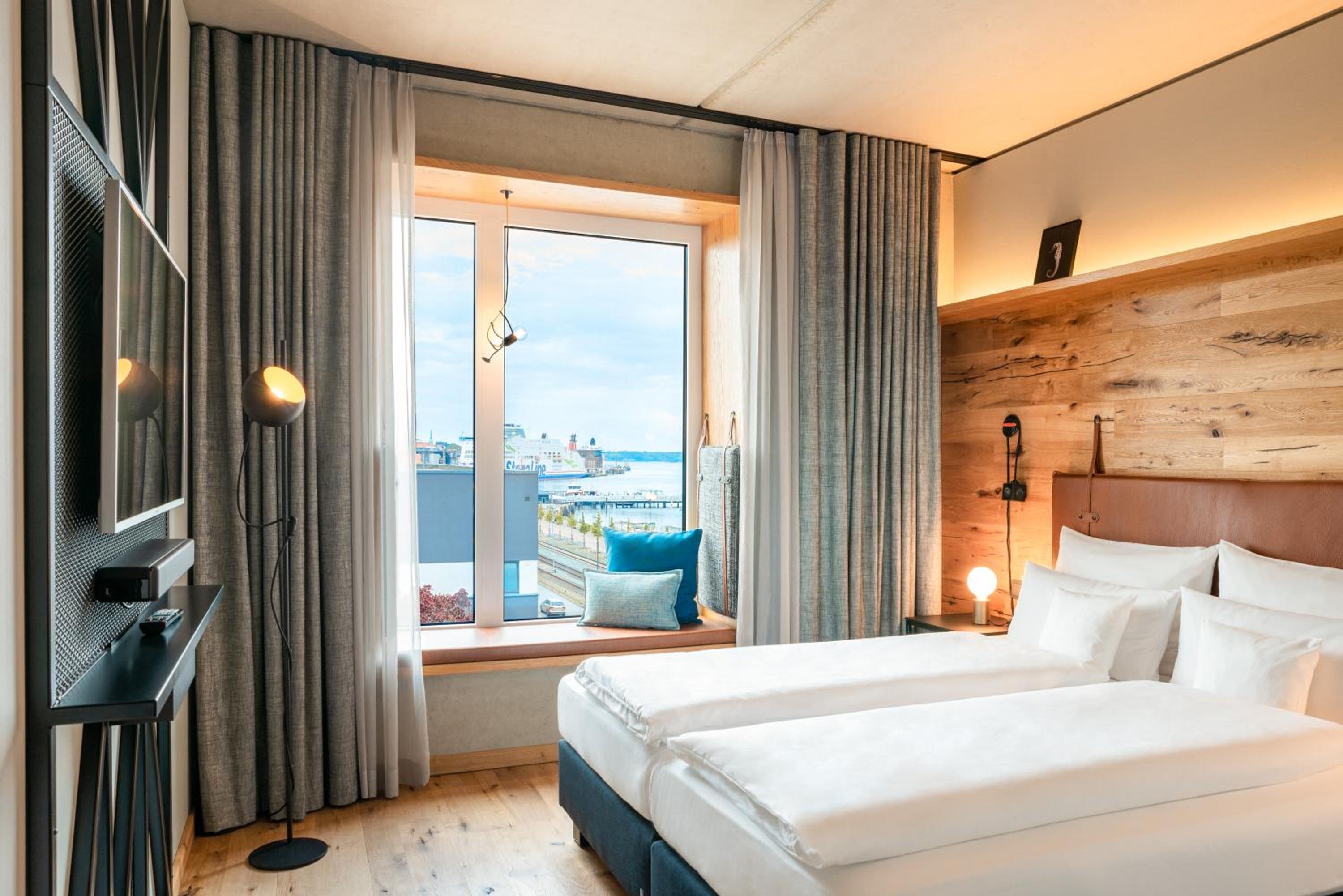 King Room with Harbor View - High Floor