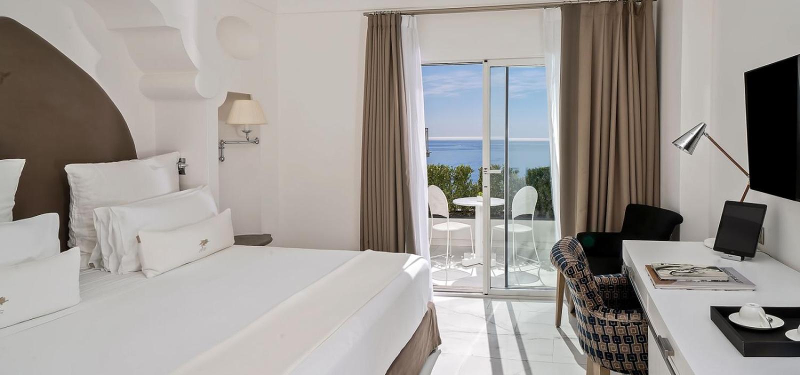 Deluxe Double Room with Lateral Sea View - Photo 5
