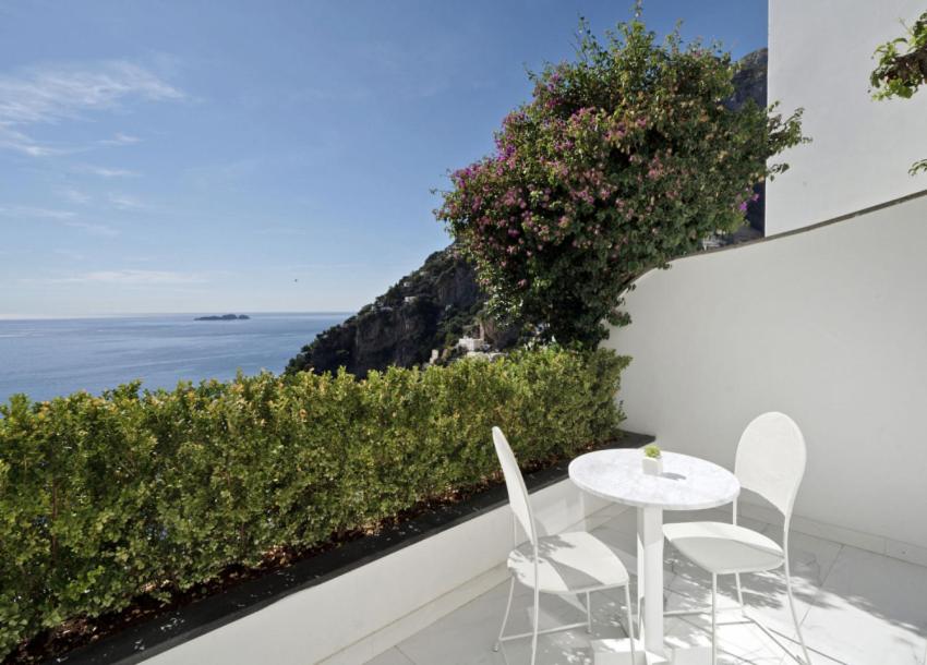 Deluxe Double Room with Lateral Sea View - Photo 6