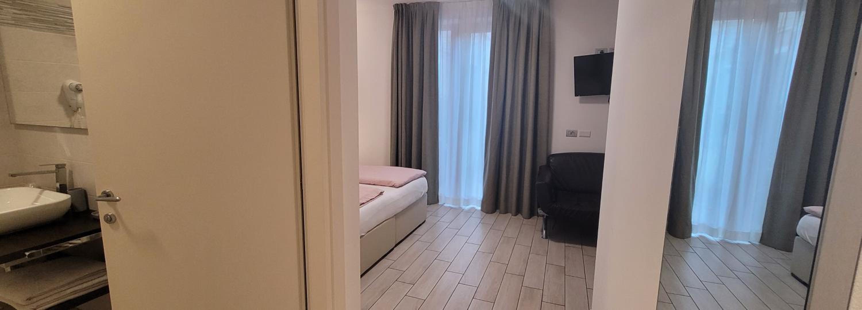 Economy Double or Twin Room with Garden View photo 3