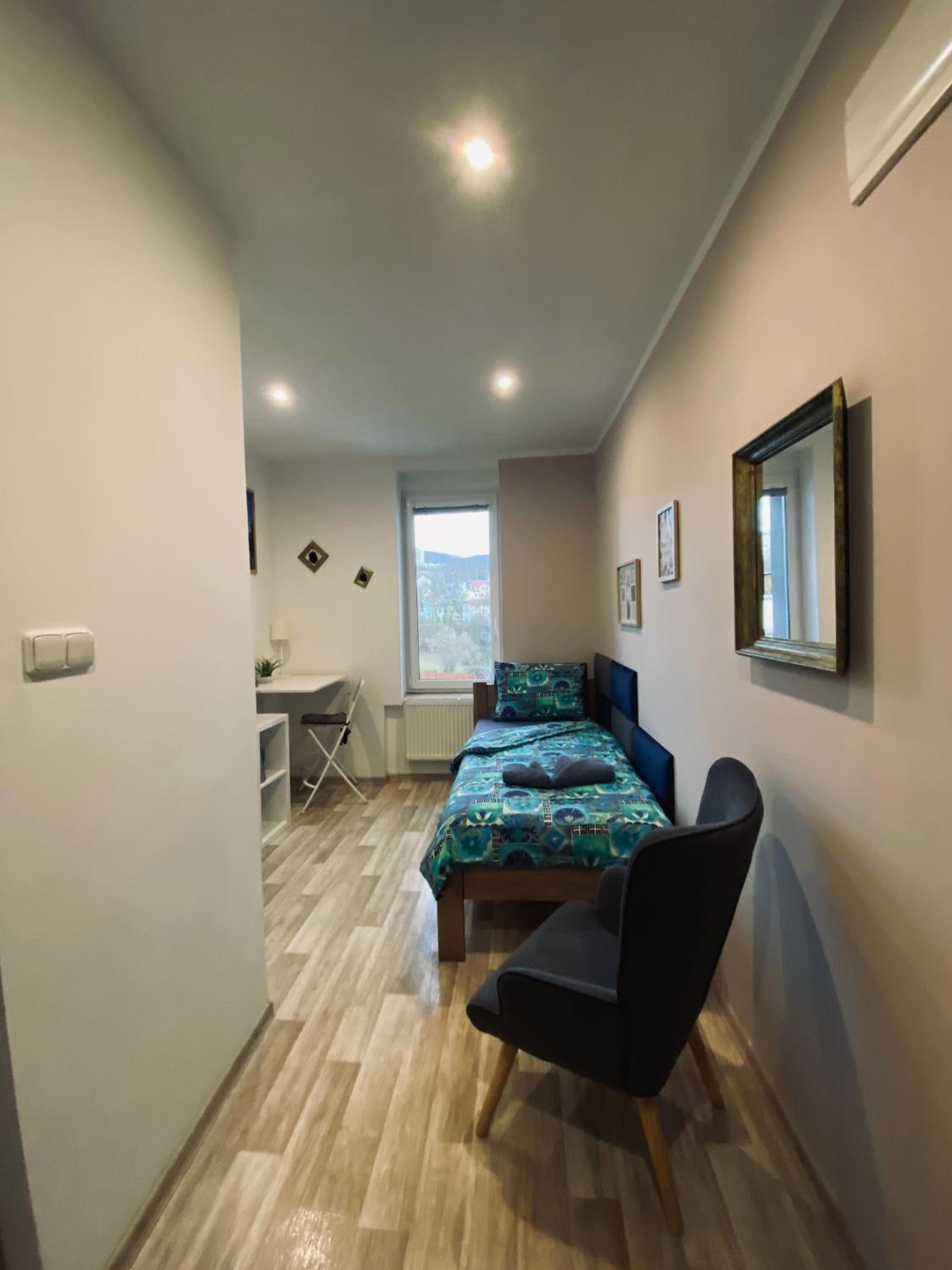 Single Room with Bathroom photo 2