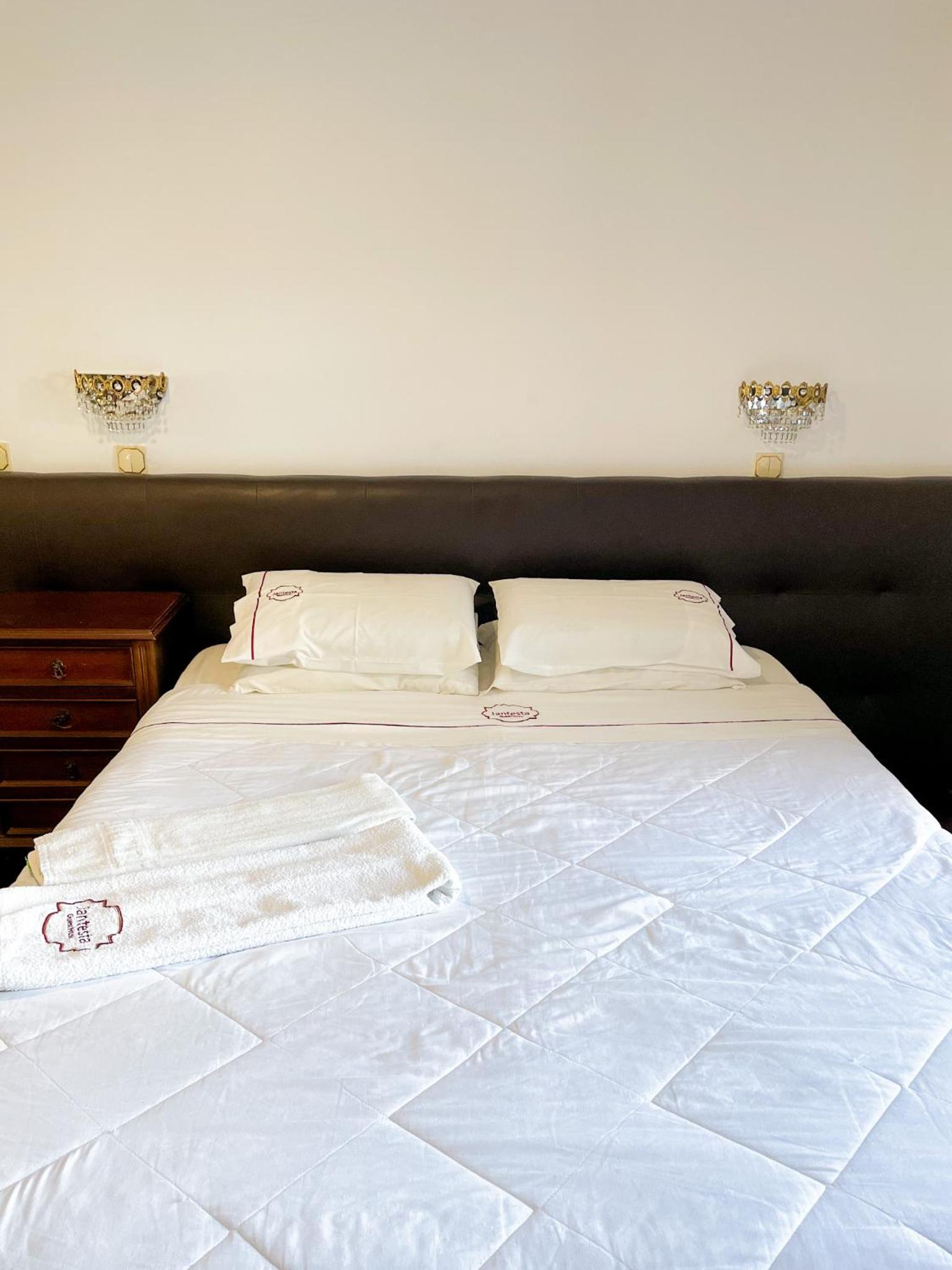 Double Room with Balcony - Photo 16