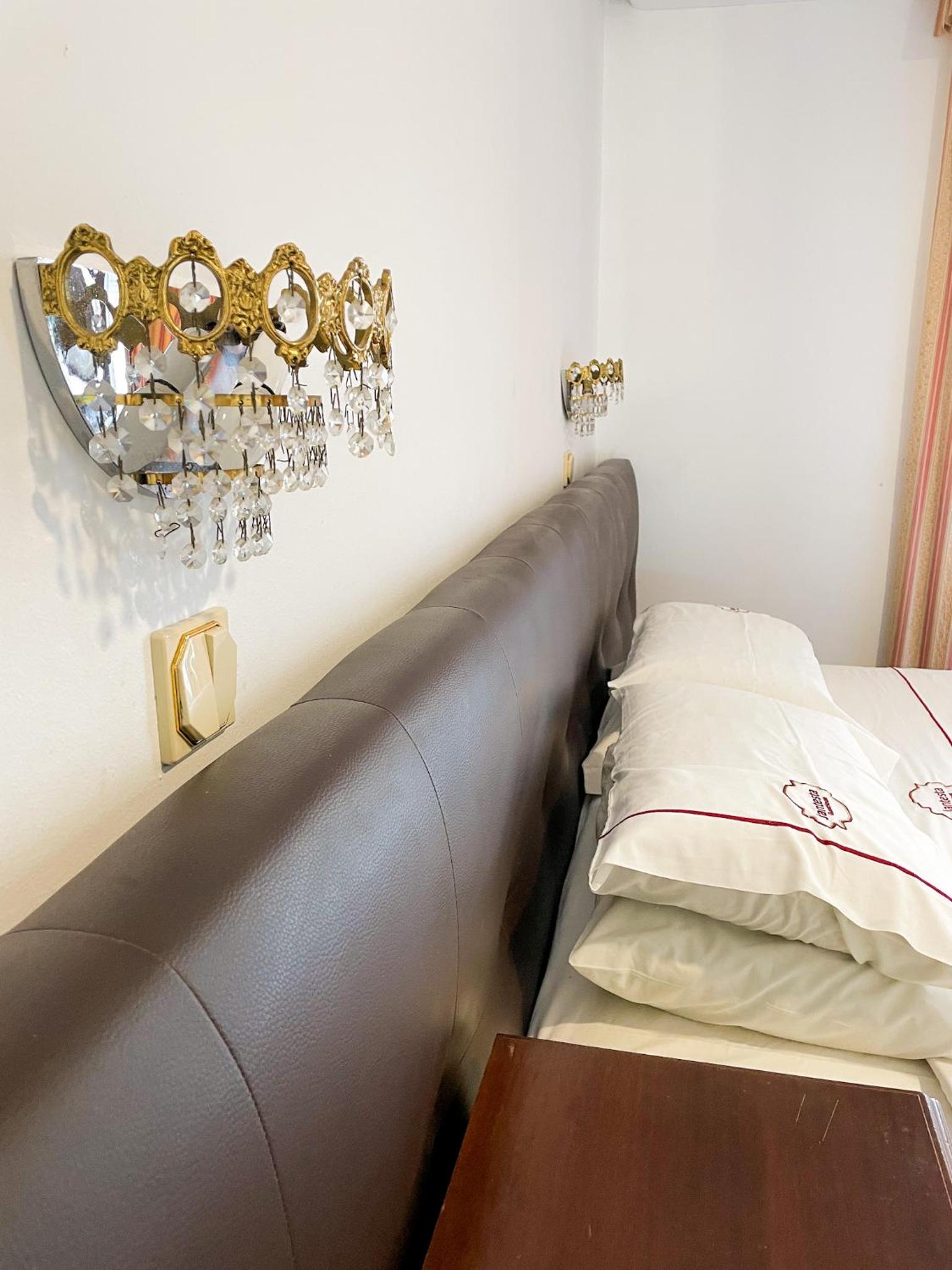 Double Room with Balcony - Photo 15