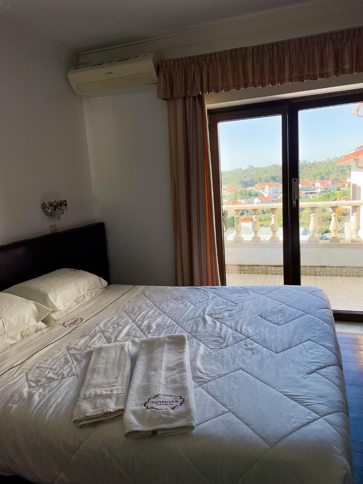Double Room with Balcony - Photo 10