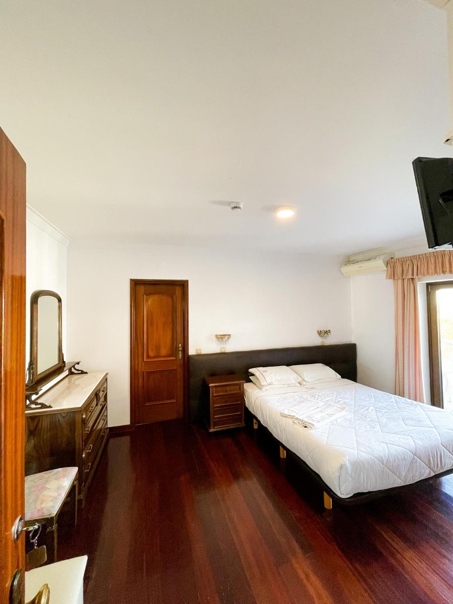 Double Room with Balcony - Photo 17
