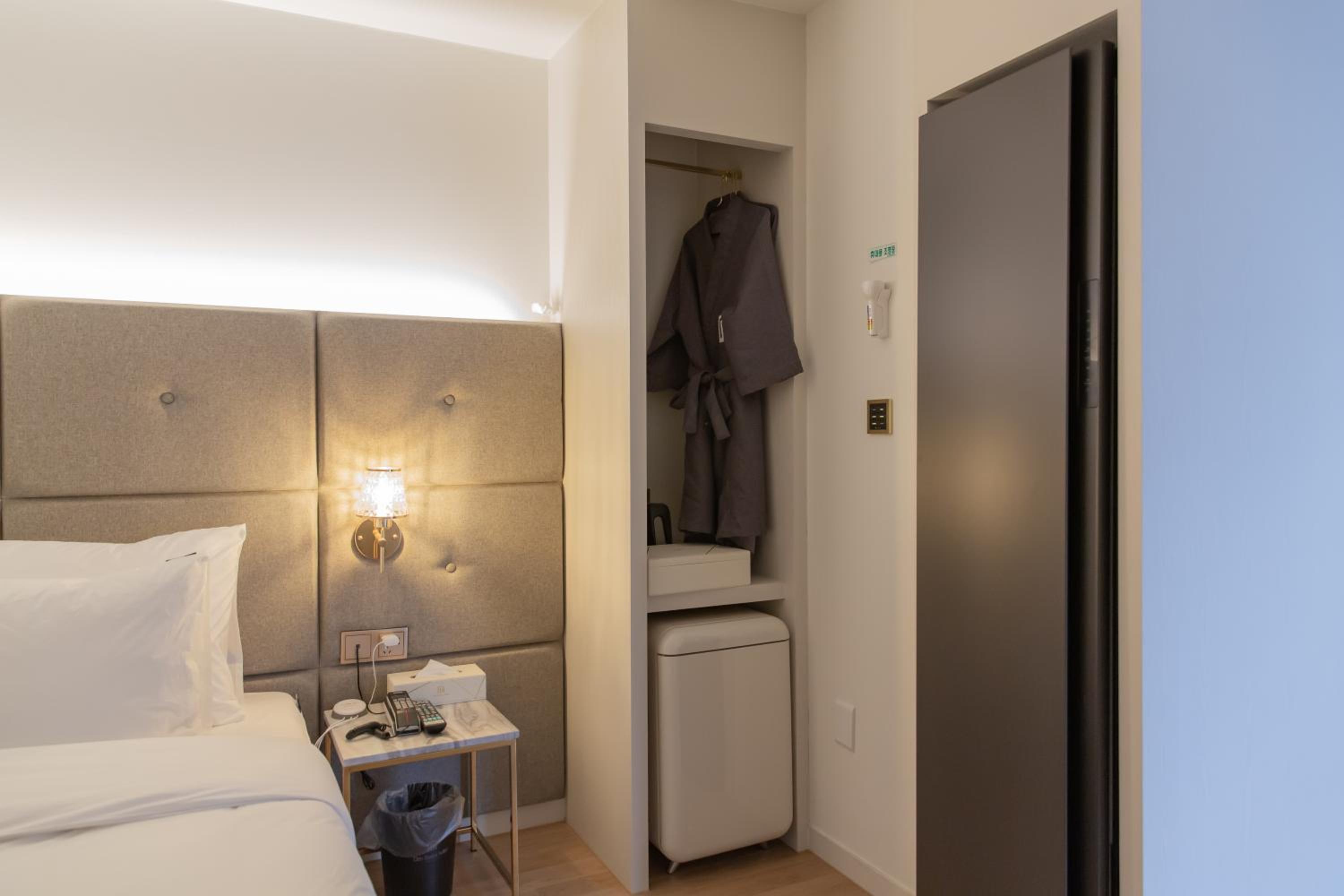 Suite with Terrace - Photo 3
