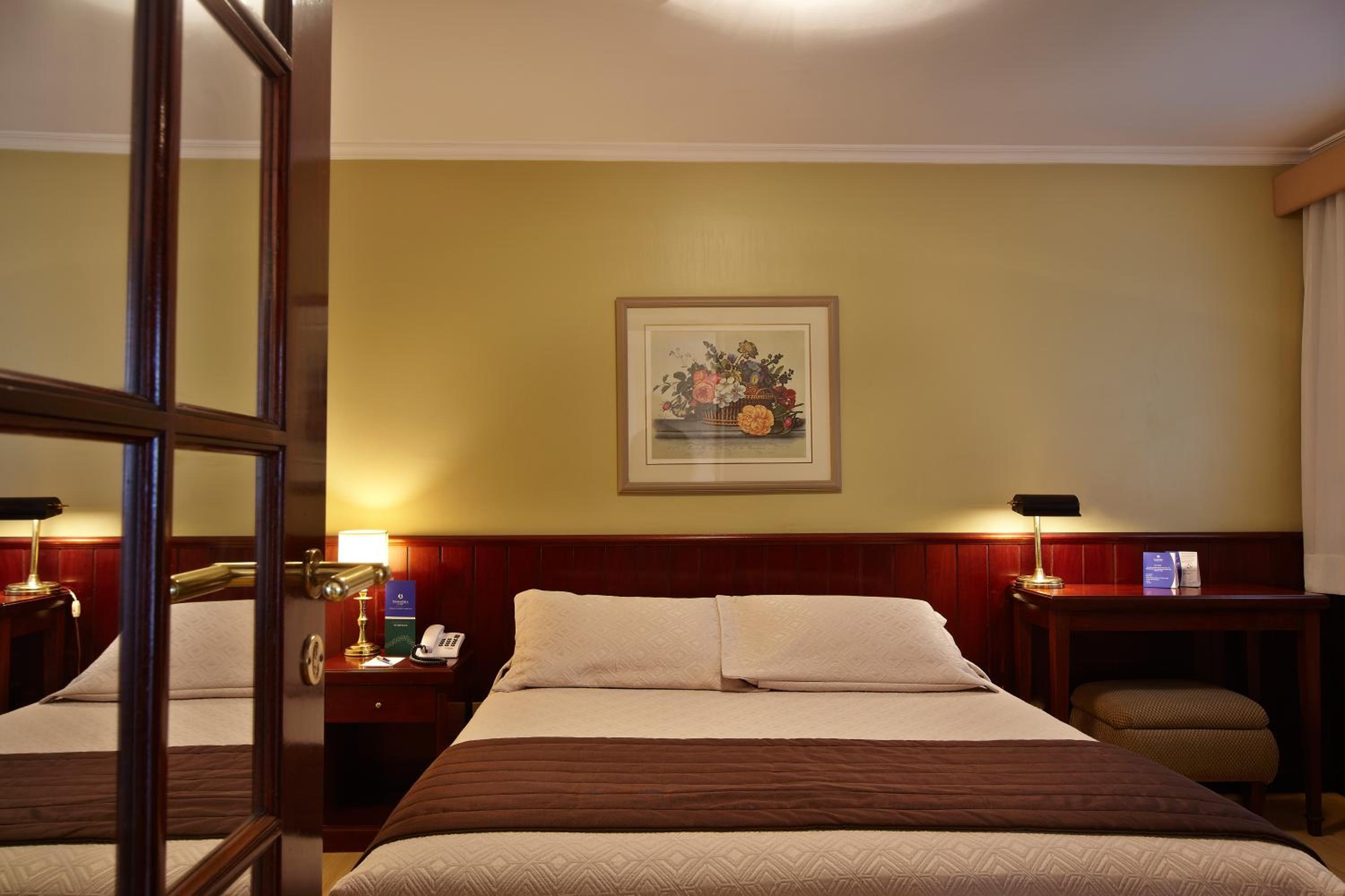Standard Double Room - Photo 9