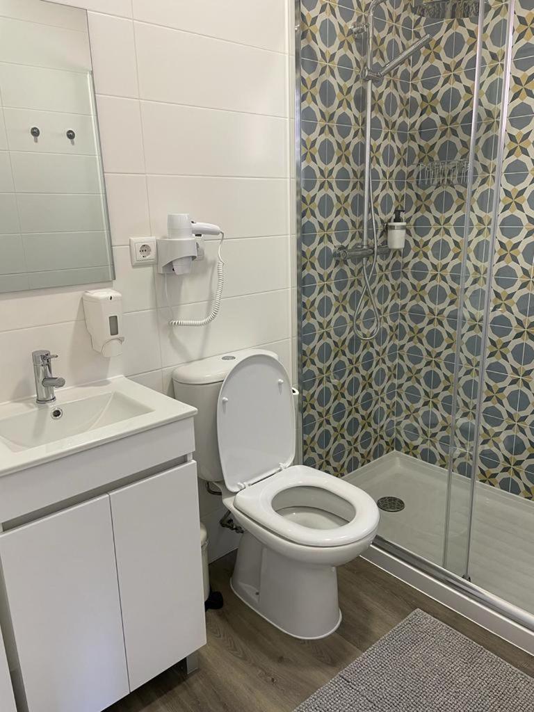 Double Room with Private Bathroom - Photo 3