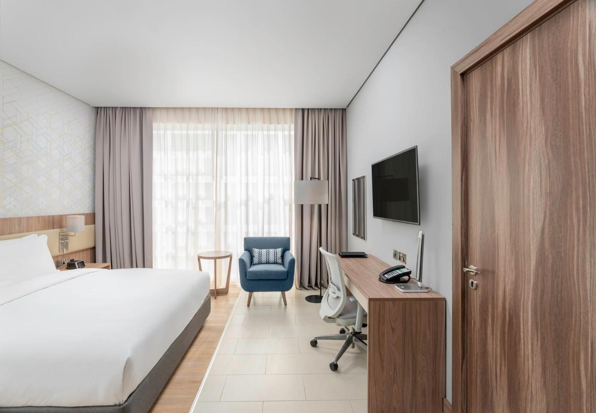Standard King Room - Accessible - Photo 3