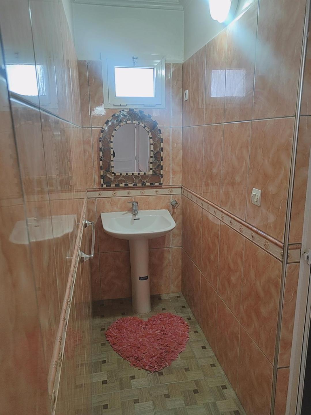 Budget Double Room - Photo 14