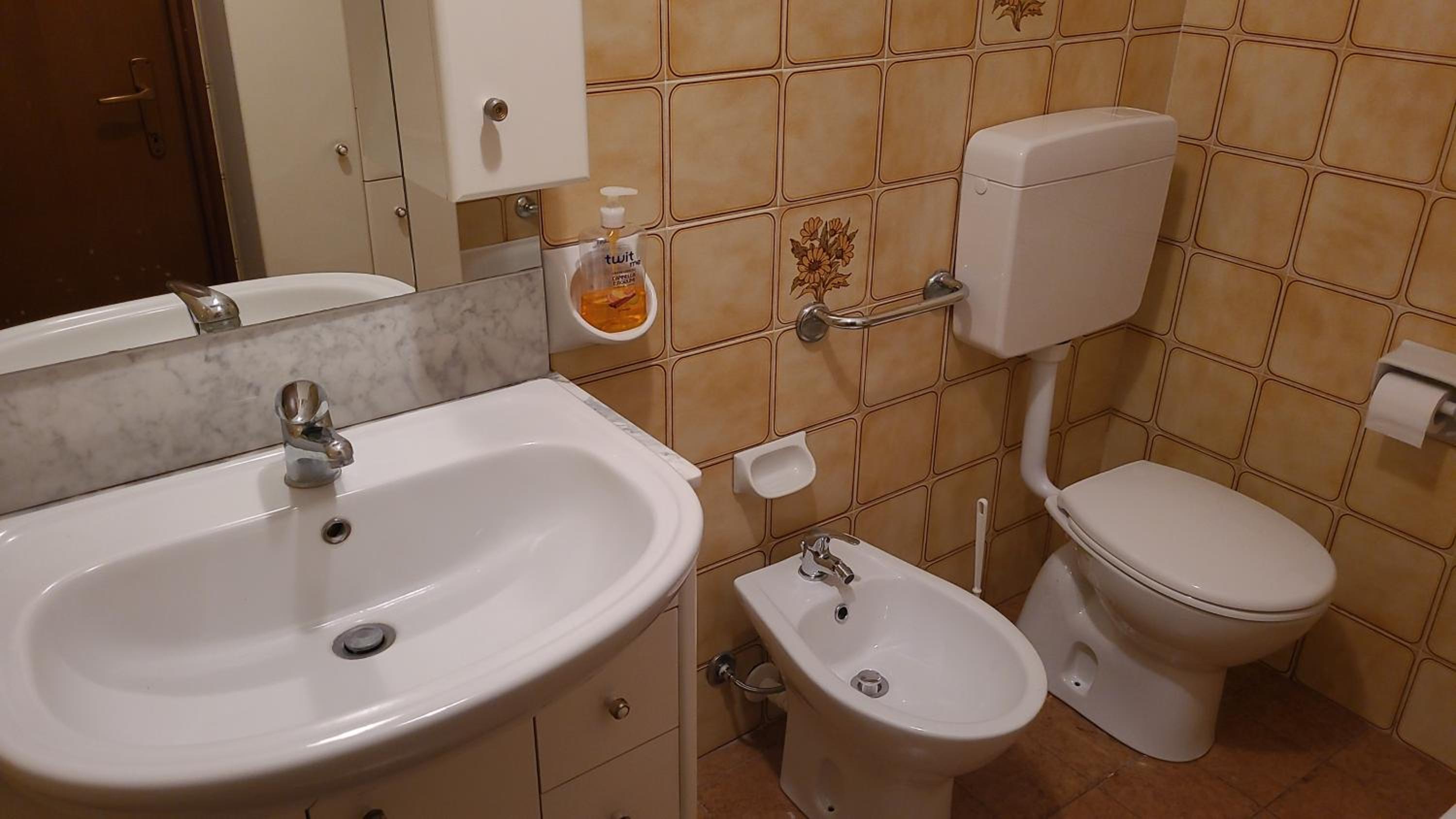 Double Room with Shared Bathroom photo 2