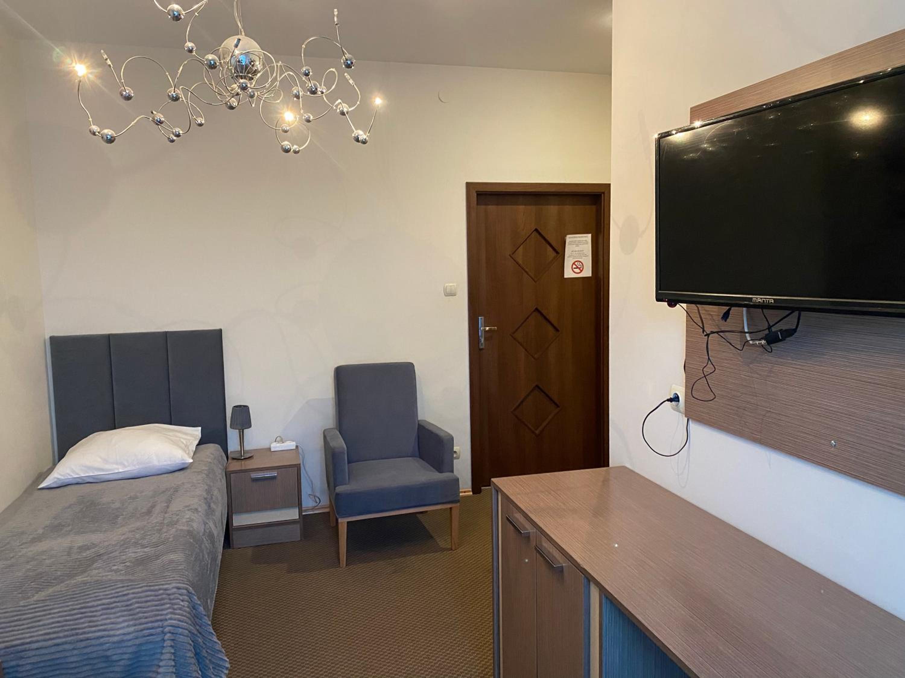 Large Twin Room - Photo 2