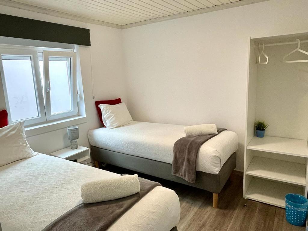 Double or Twin Room with Private Bathroom - Photo 7
