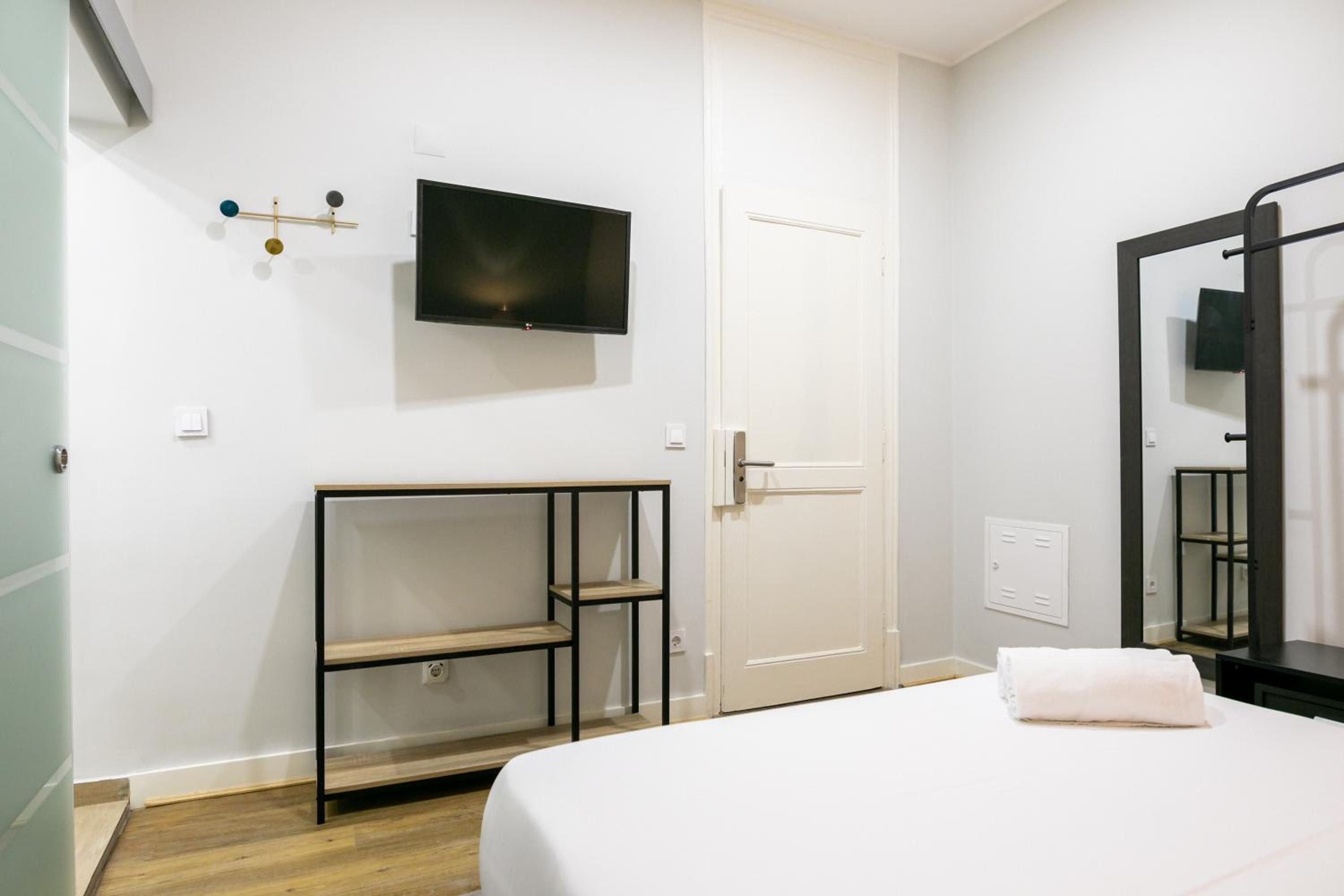 Standard Double Room - Photo 3