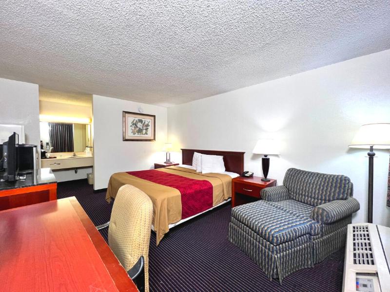 1 KING BED NON-SMOKING, MICFRIDGE - Photo 1
