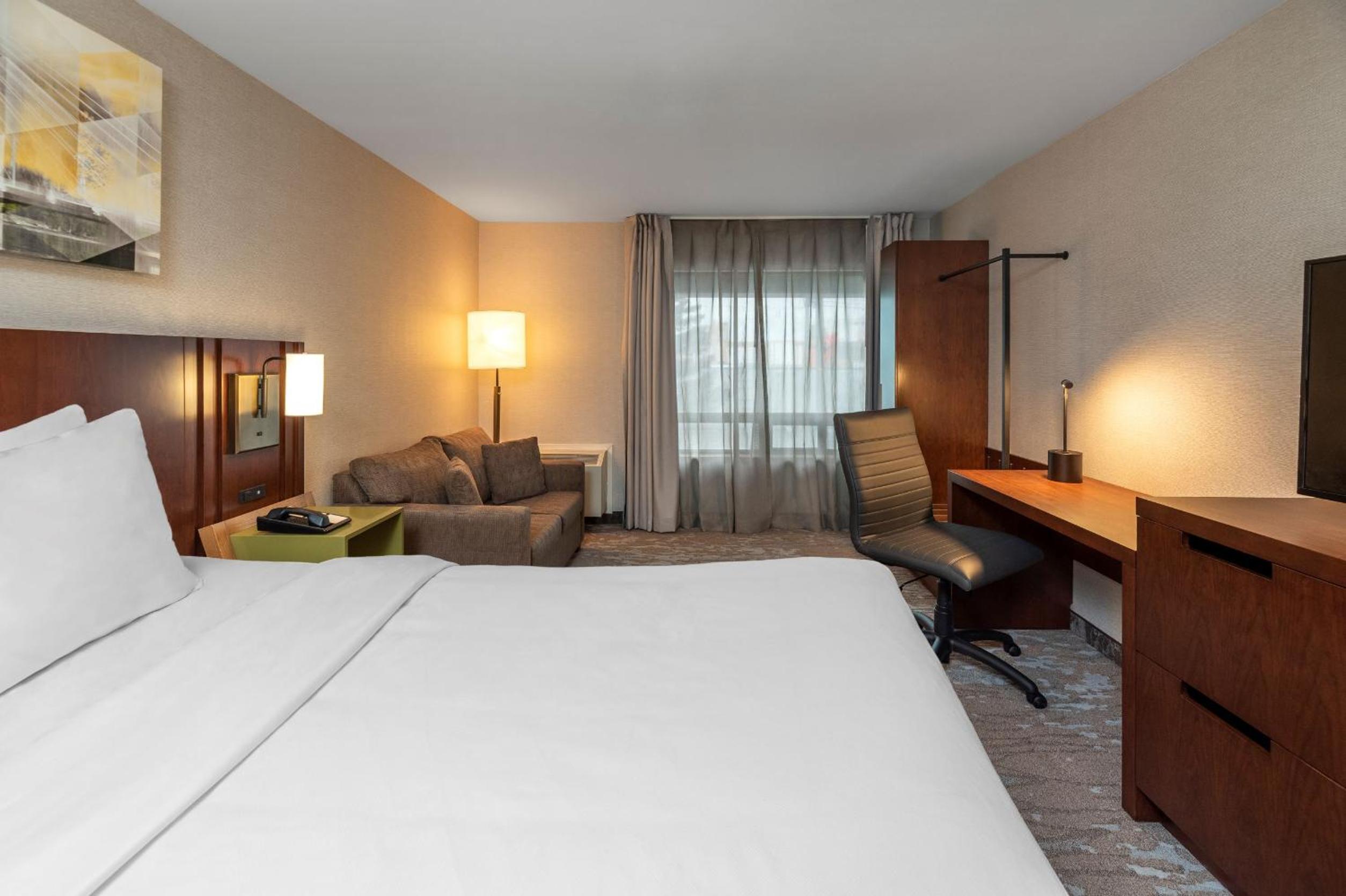 King Room - Non Smoking-Top Floor-No Elevator-No Pets Allowed thumbnail 5