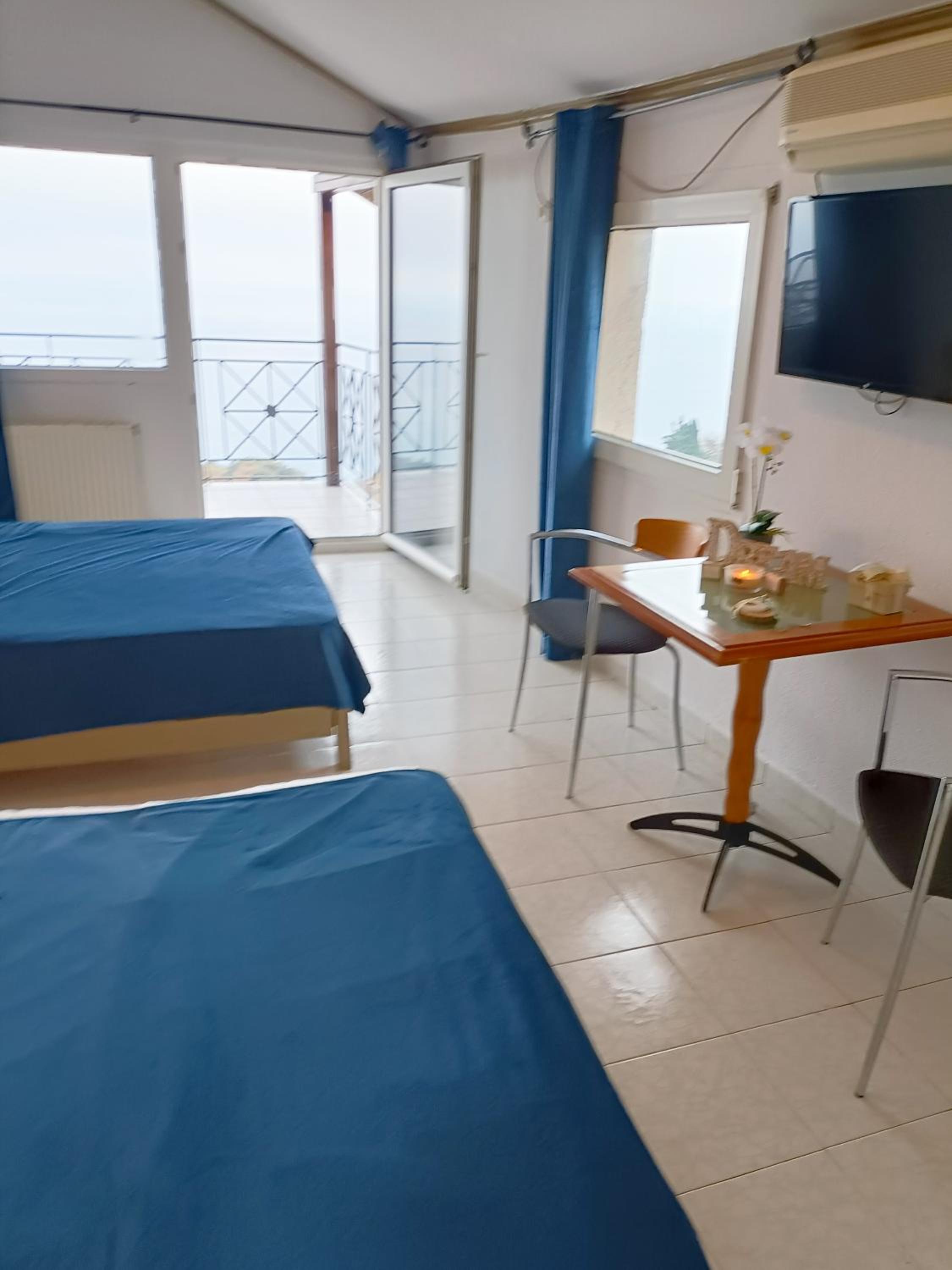 Triple Room with Sea View - Photo 1