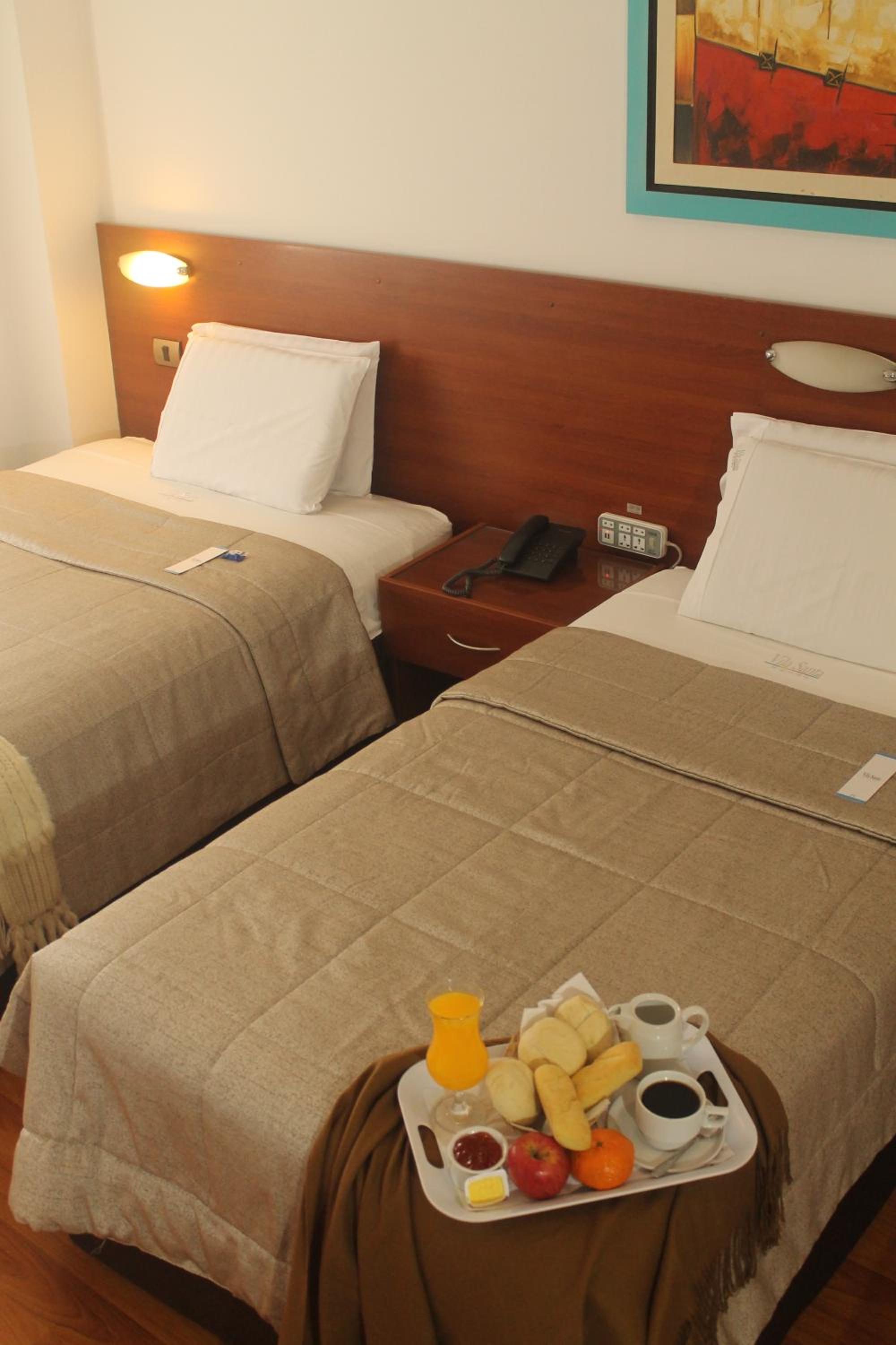 Standard Twin Room - Photo 7
