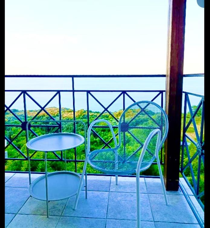 Deluxe Suite with Sea View - Photo 14