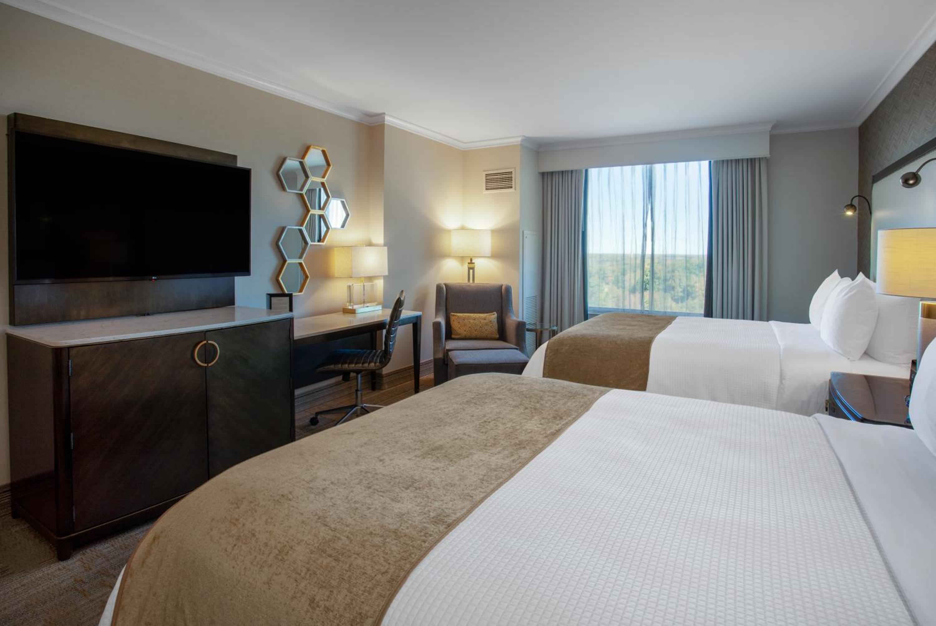 Queen Room with Two Queen Beds, Mobility/Hearing Access andTub with Grab Bars