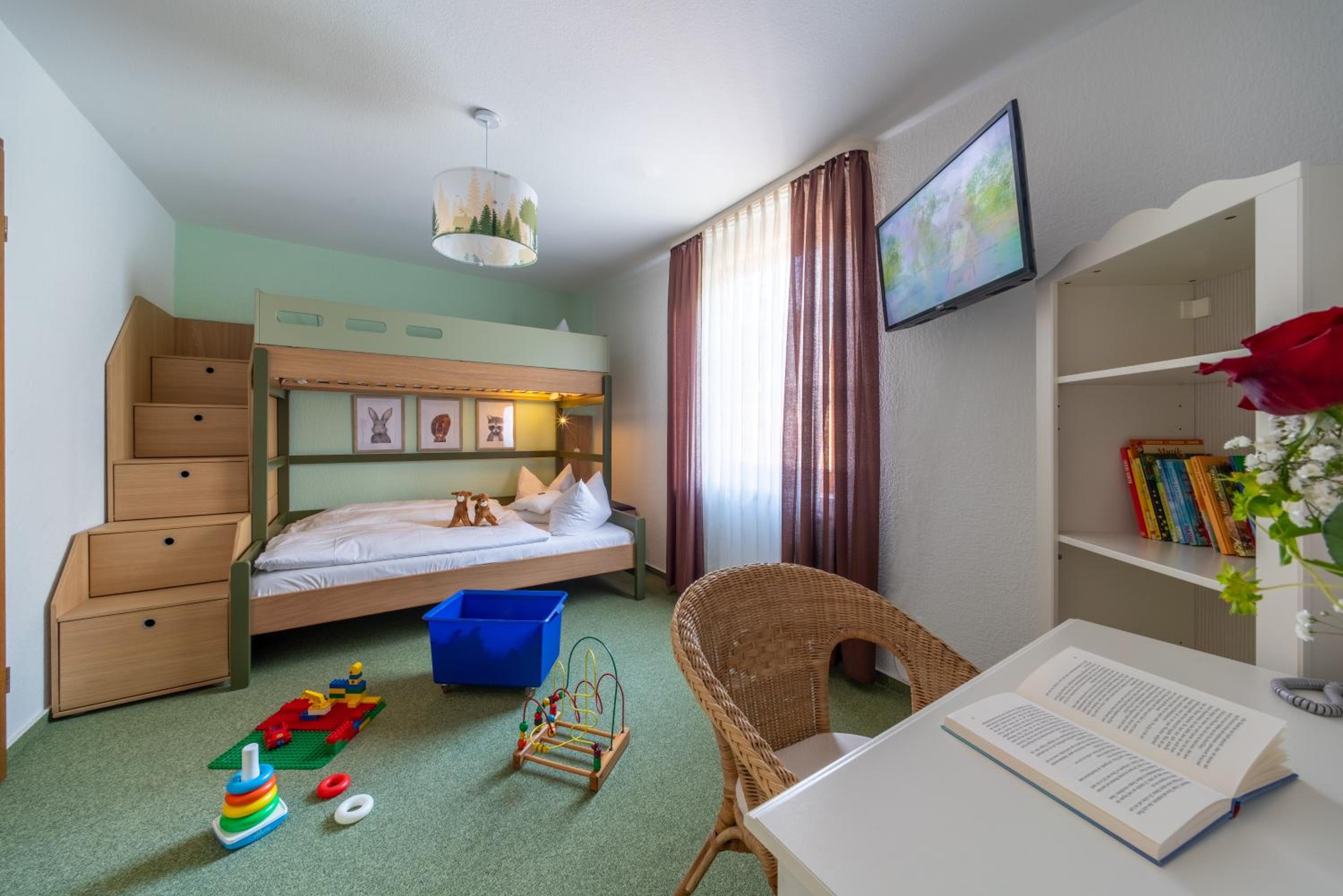 Family Room (2 Adults + 2 Children) - Photo 7