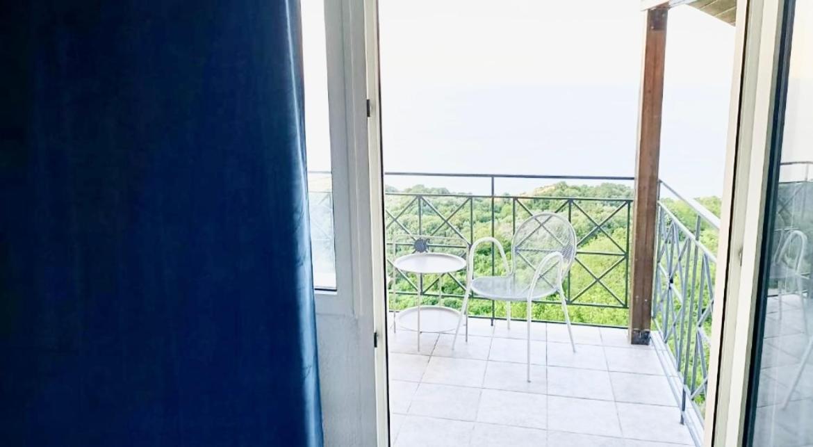 Quadruple Room with Sea View - Photo 10