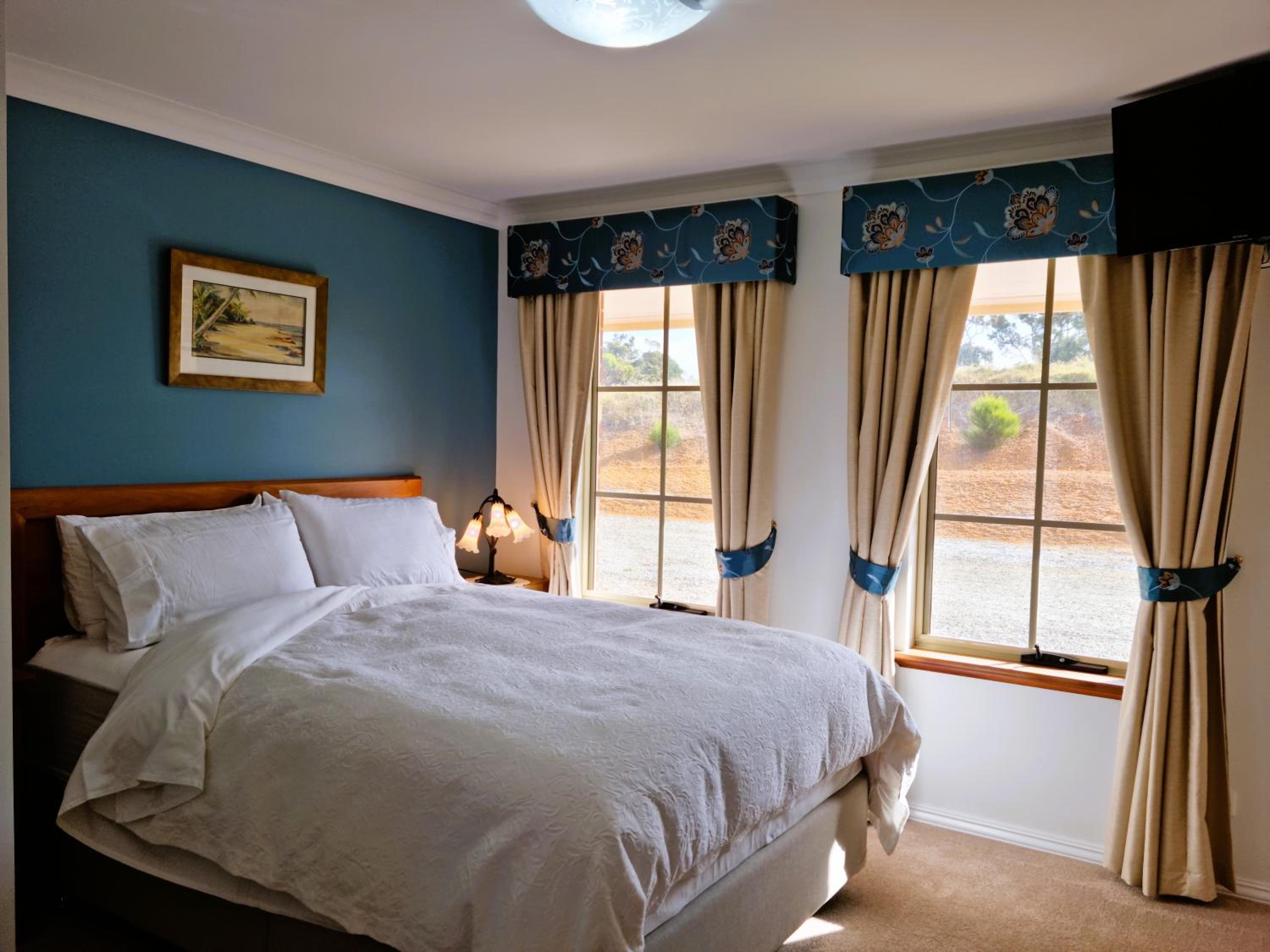 Queen Room - Disability Access photo 1