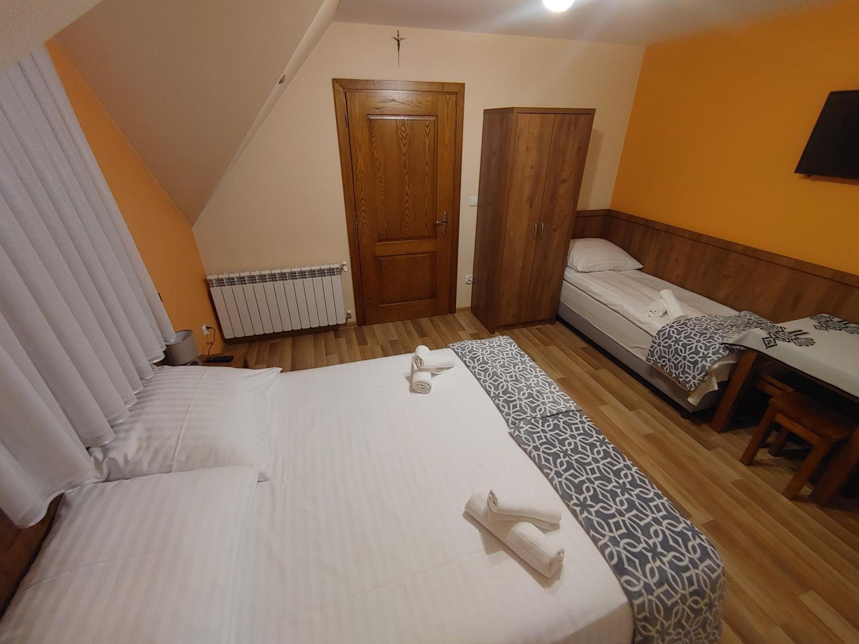 Deluxe Triple Room - Photo 33