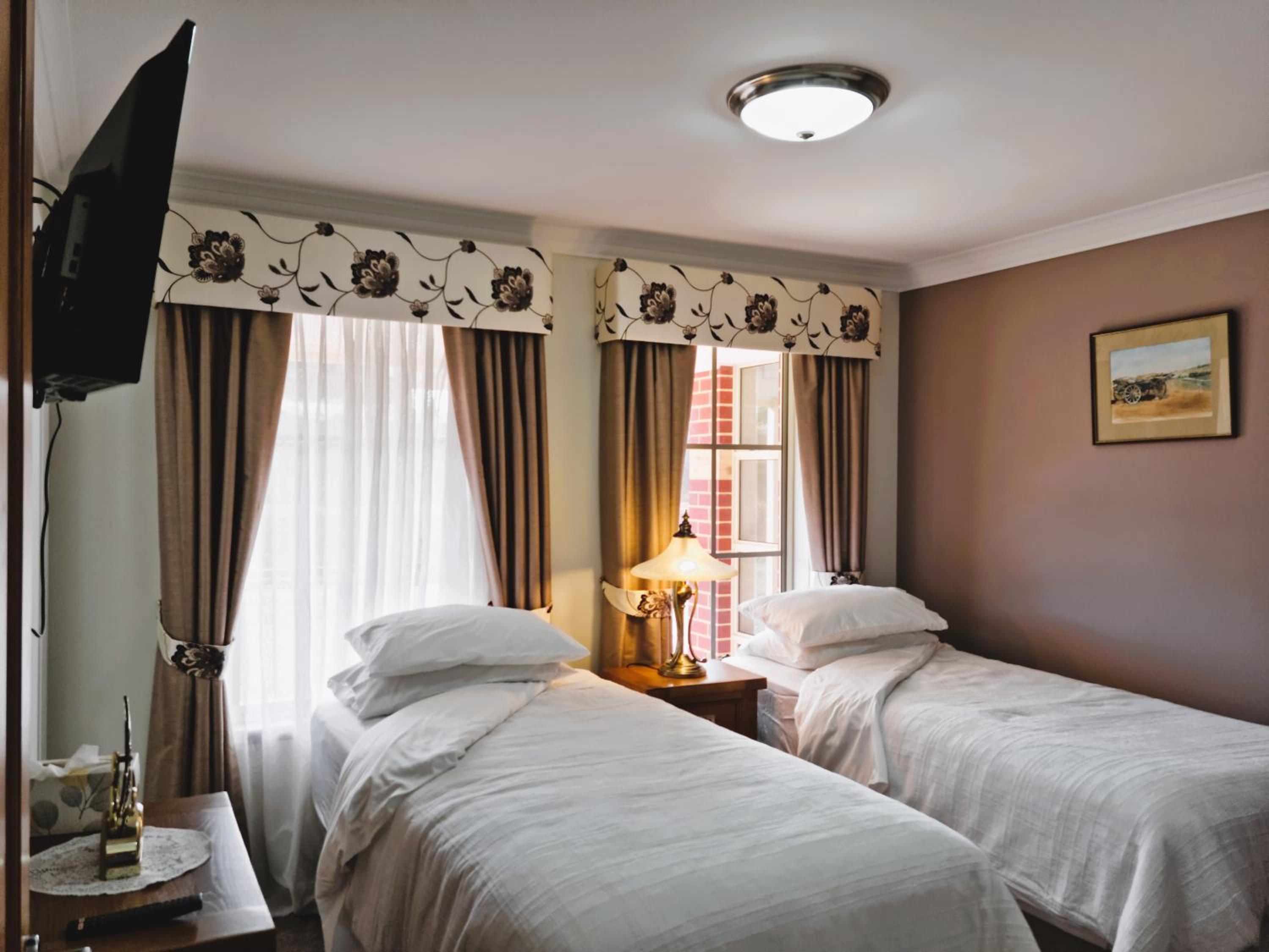 Twin Room with Private Bathroom photo 1