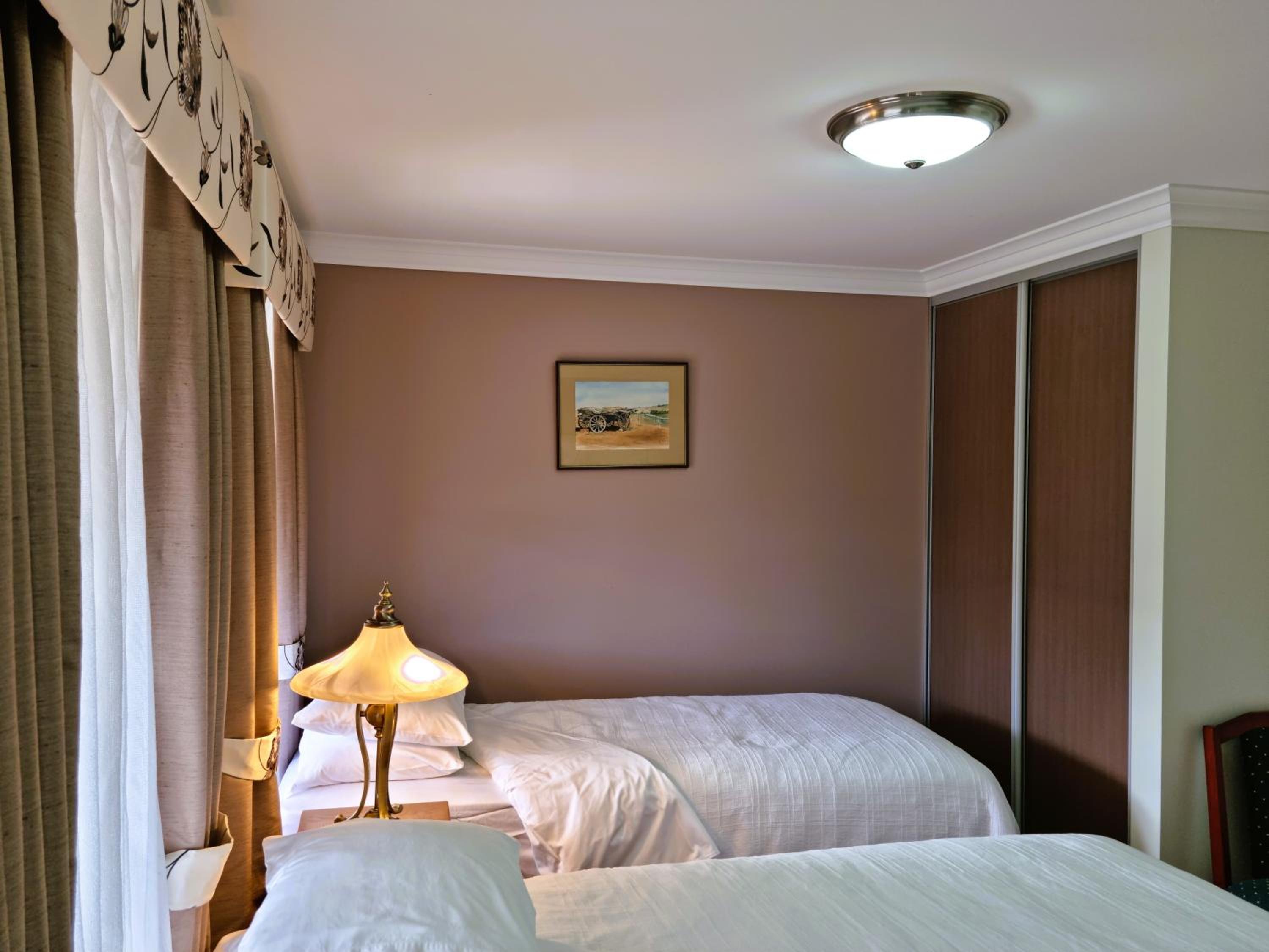 Twin Room with Private Bathroom photo 3