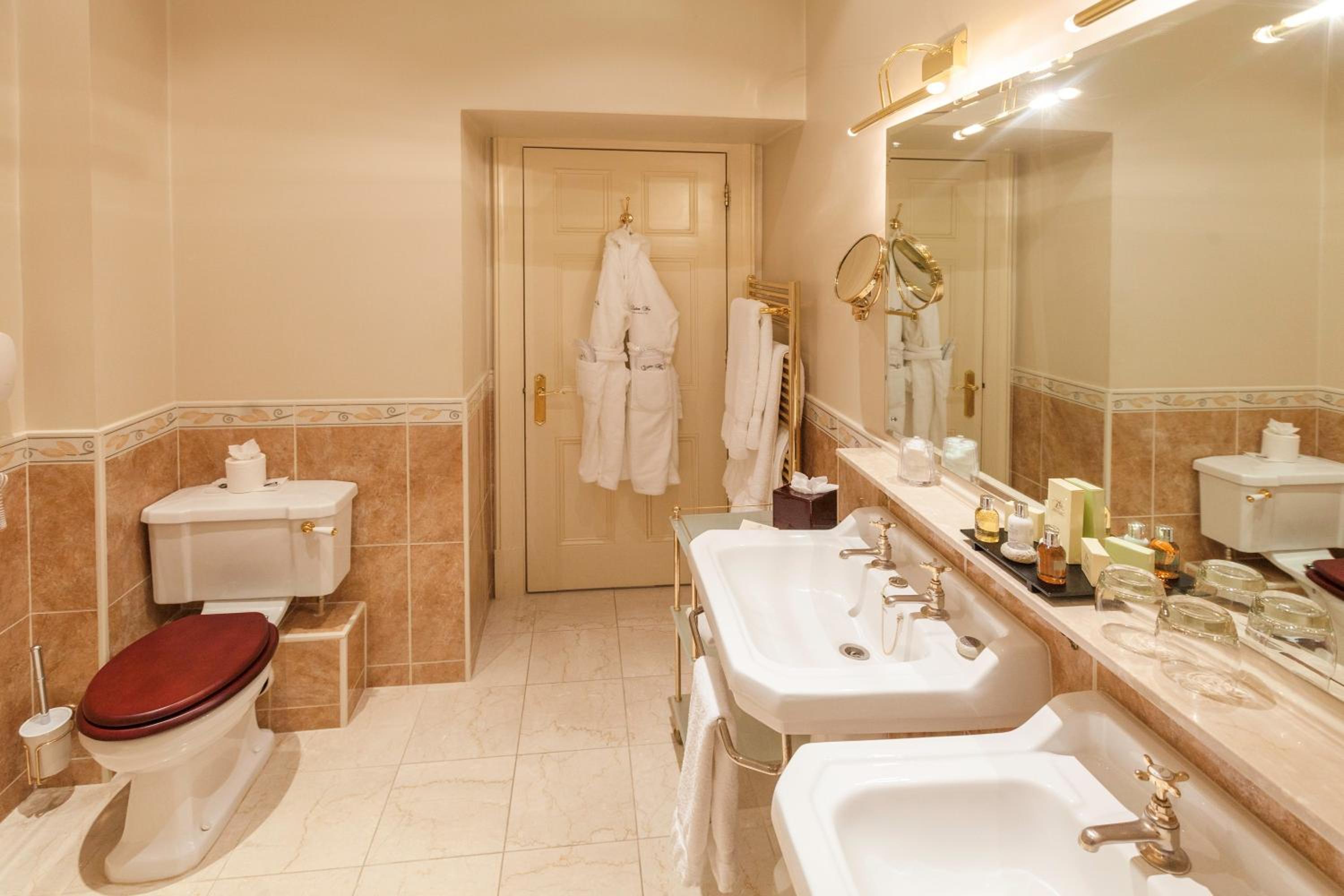 Mansion Junior Suite photo 2