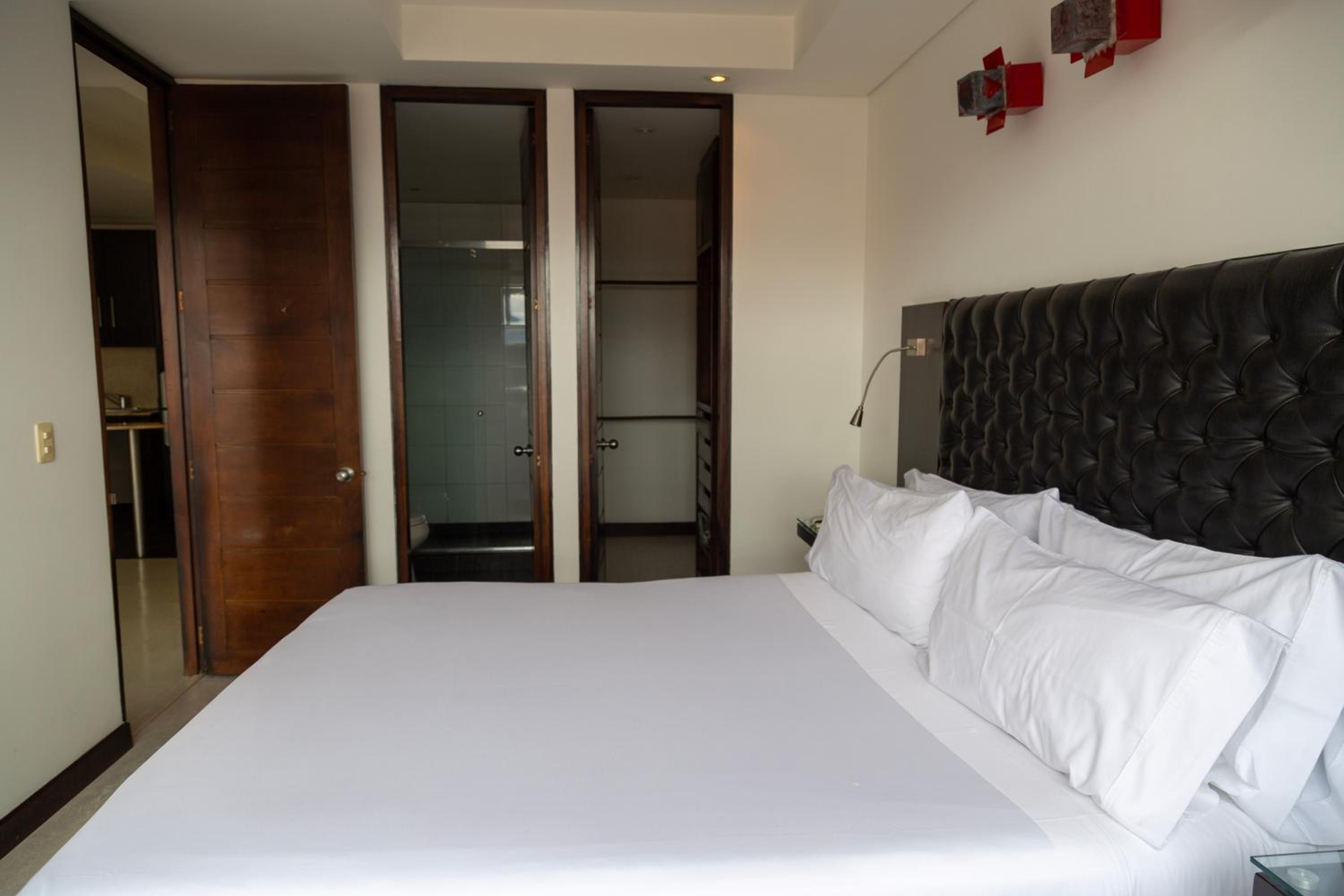 Business Suite - Photo 3