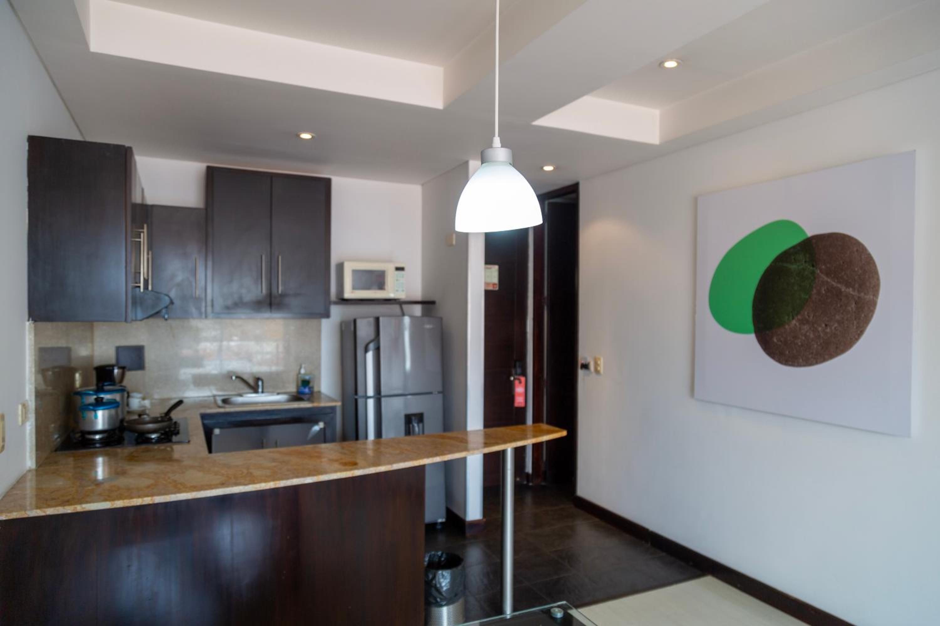 Business Suite - Photo 6