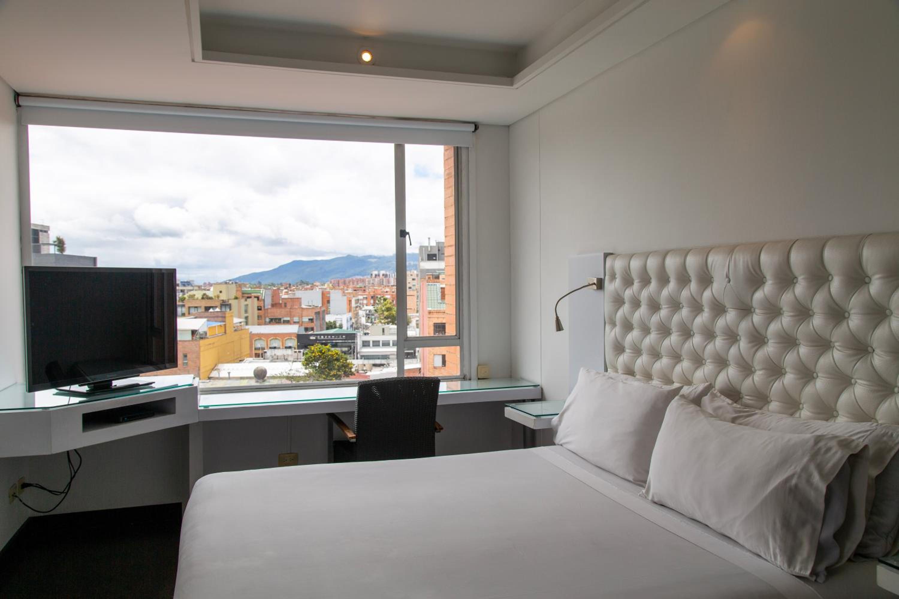 Deluxe Suite - Photo 23