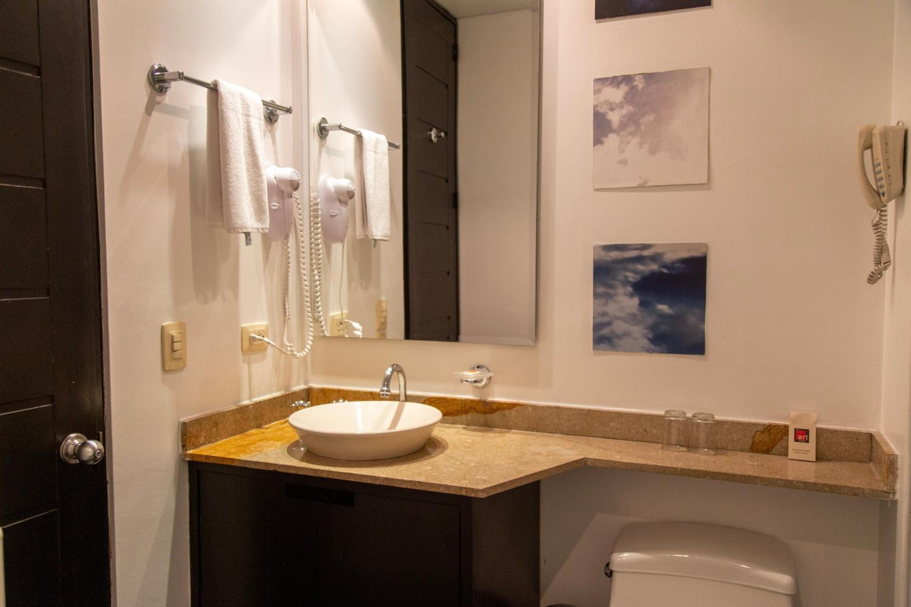 Deluxe Suite - Photo 22