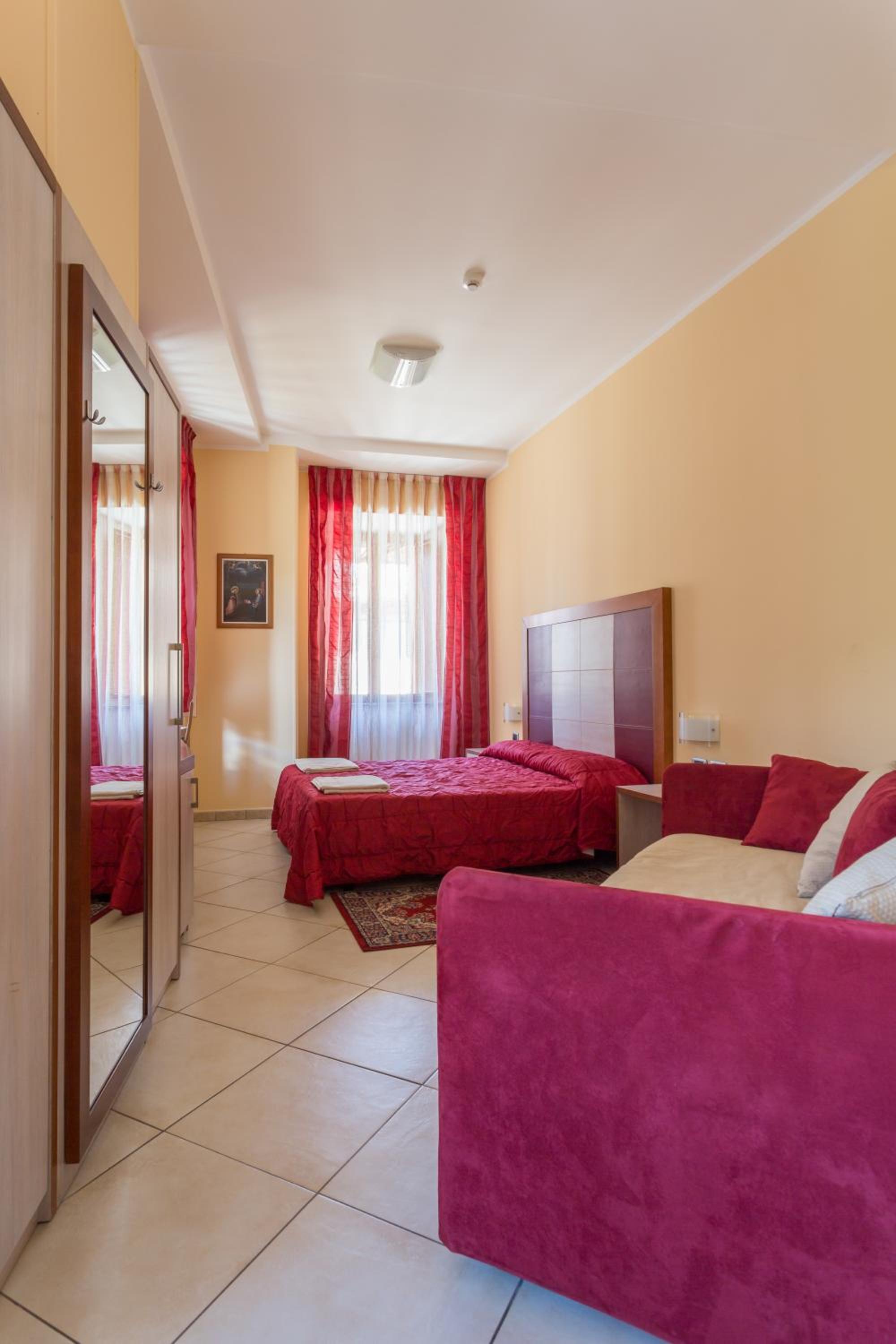Deluxe Quadruple Room photo 2