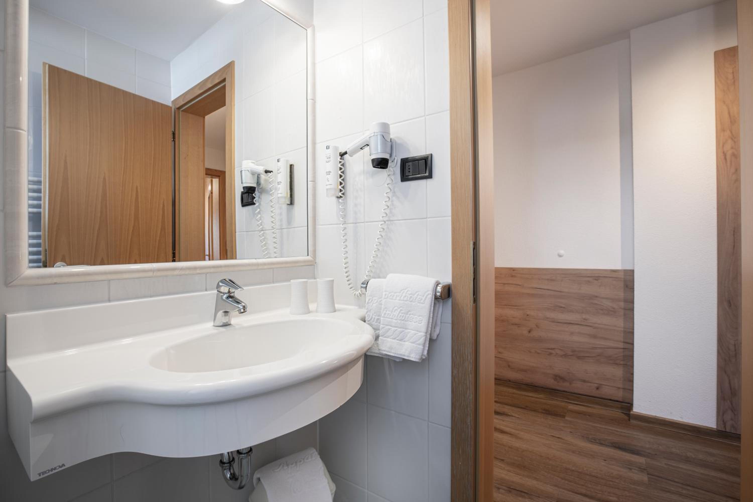 Studio Apartment - Photo 14