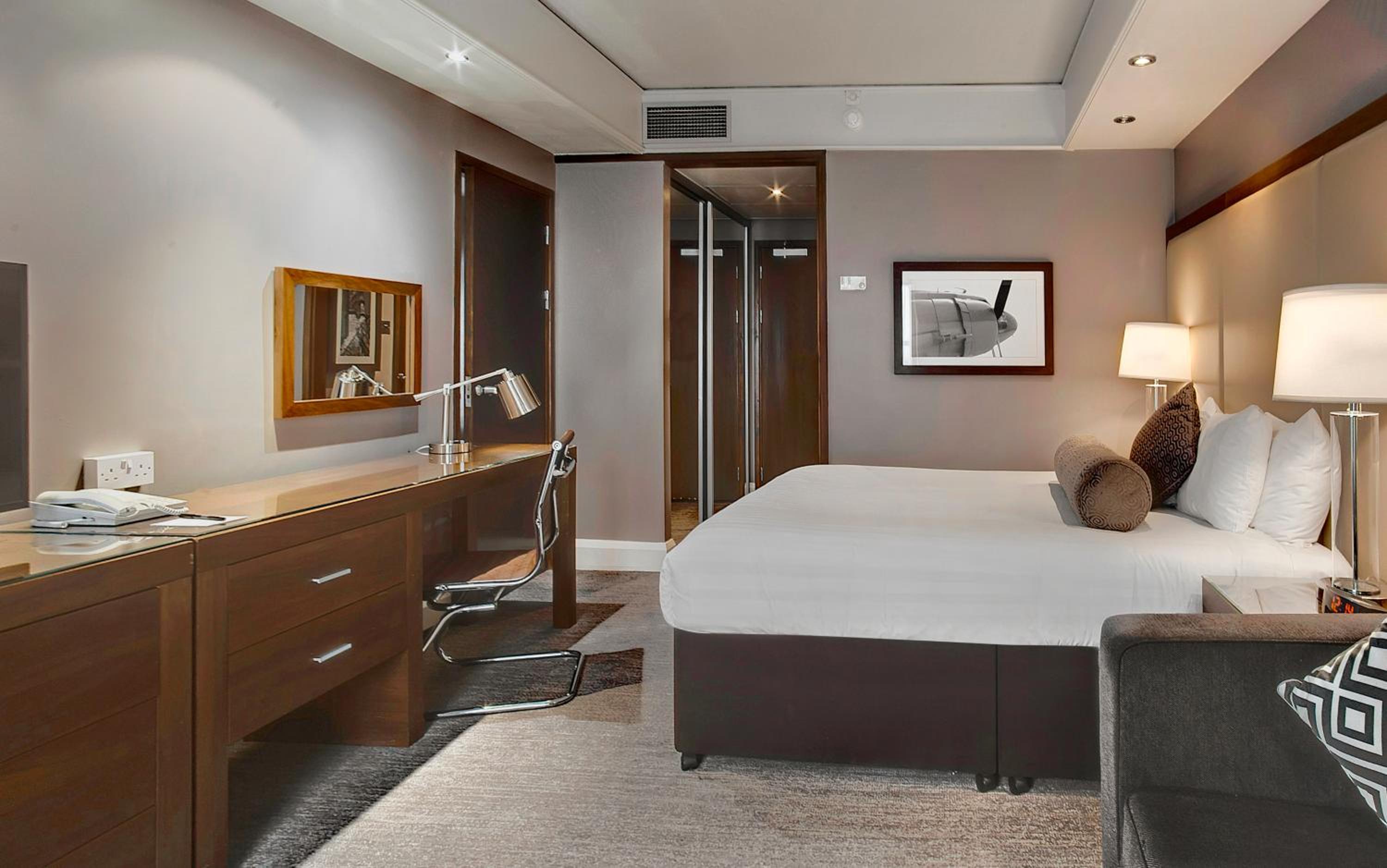 Standard Room, 1 King Bed - Photo 7