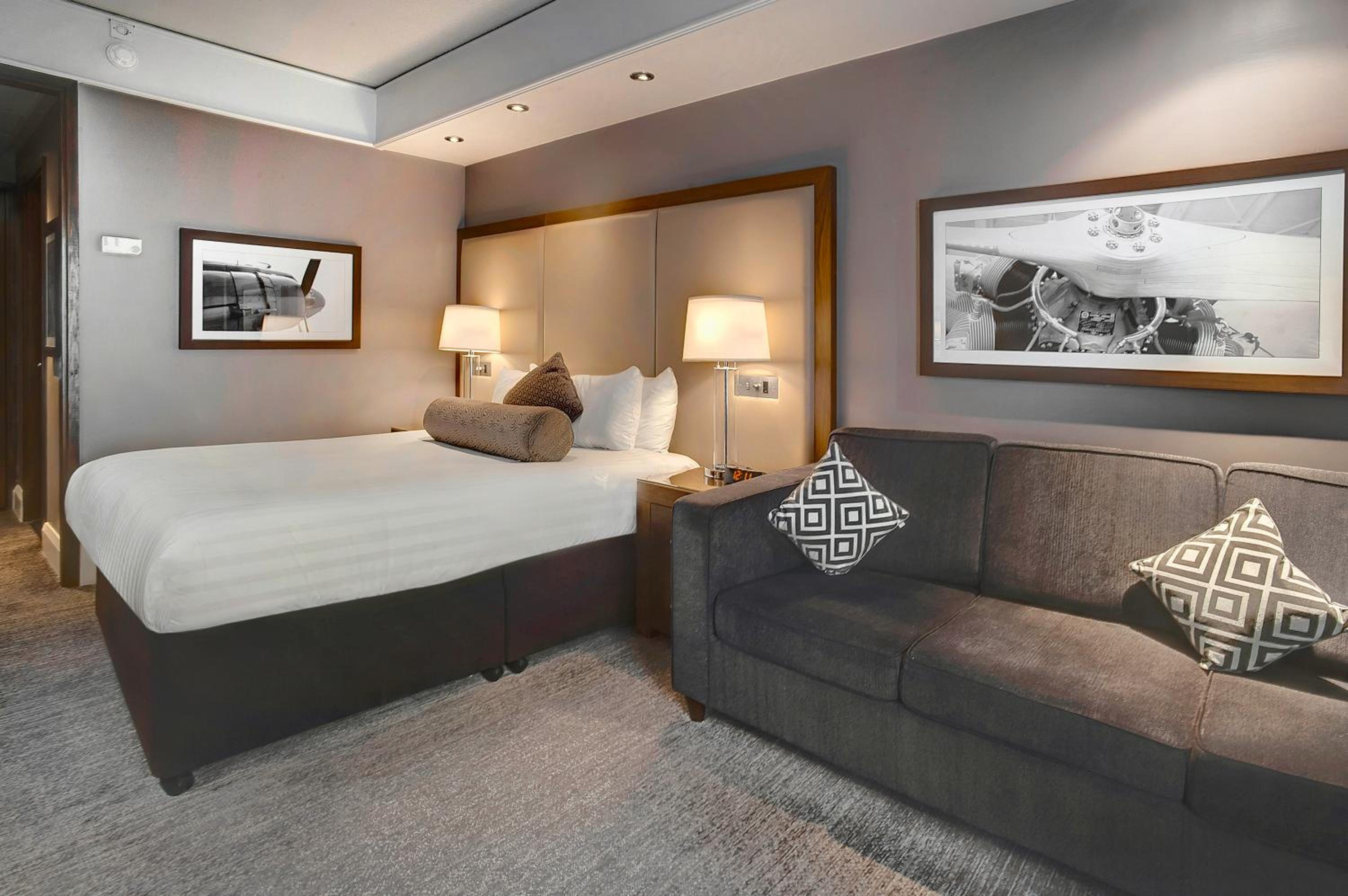 Standard Room, 1 King Bed - Photo 1