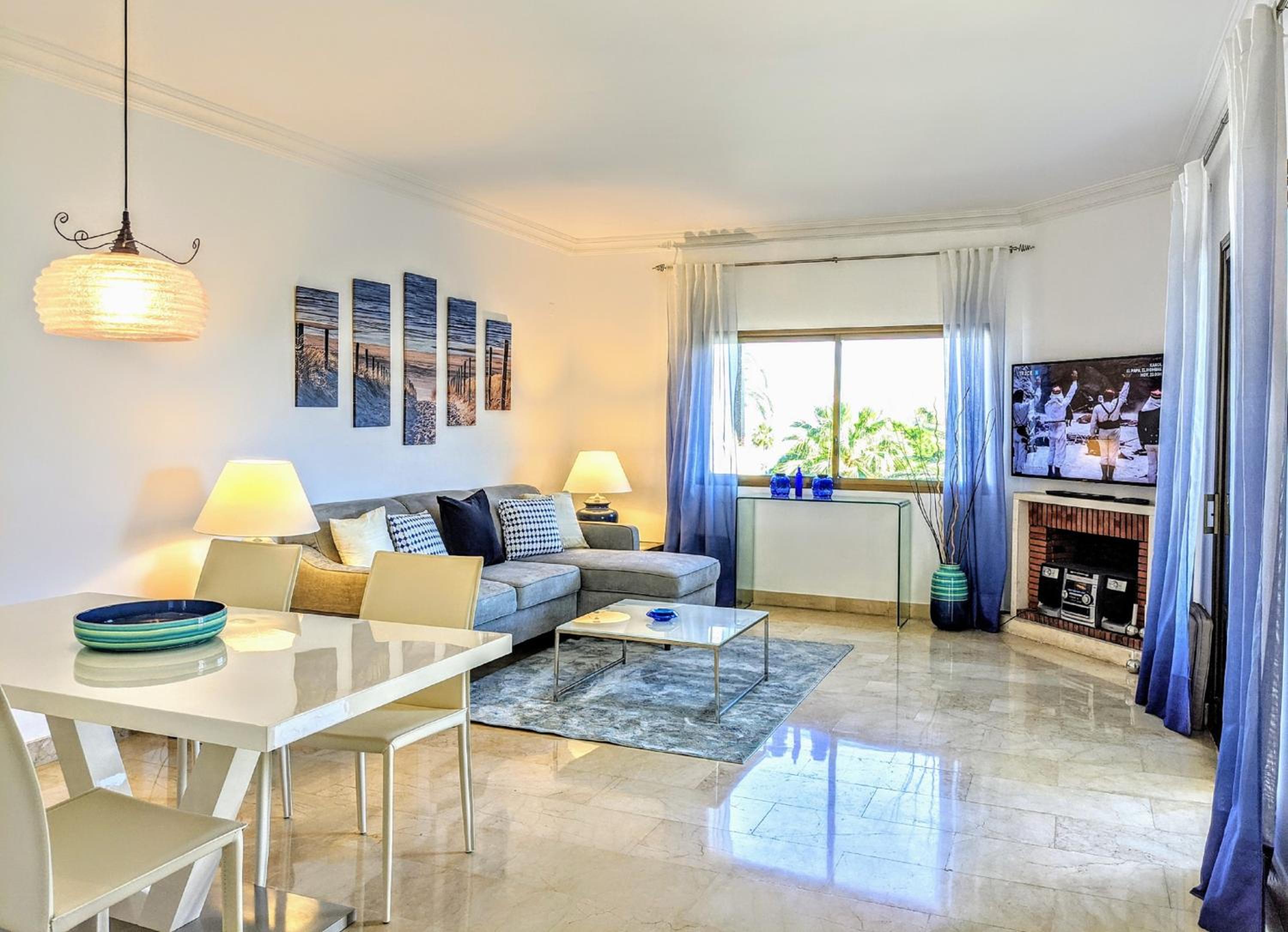 Superior One-Bedroom Apartment - Photo 4