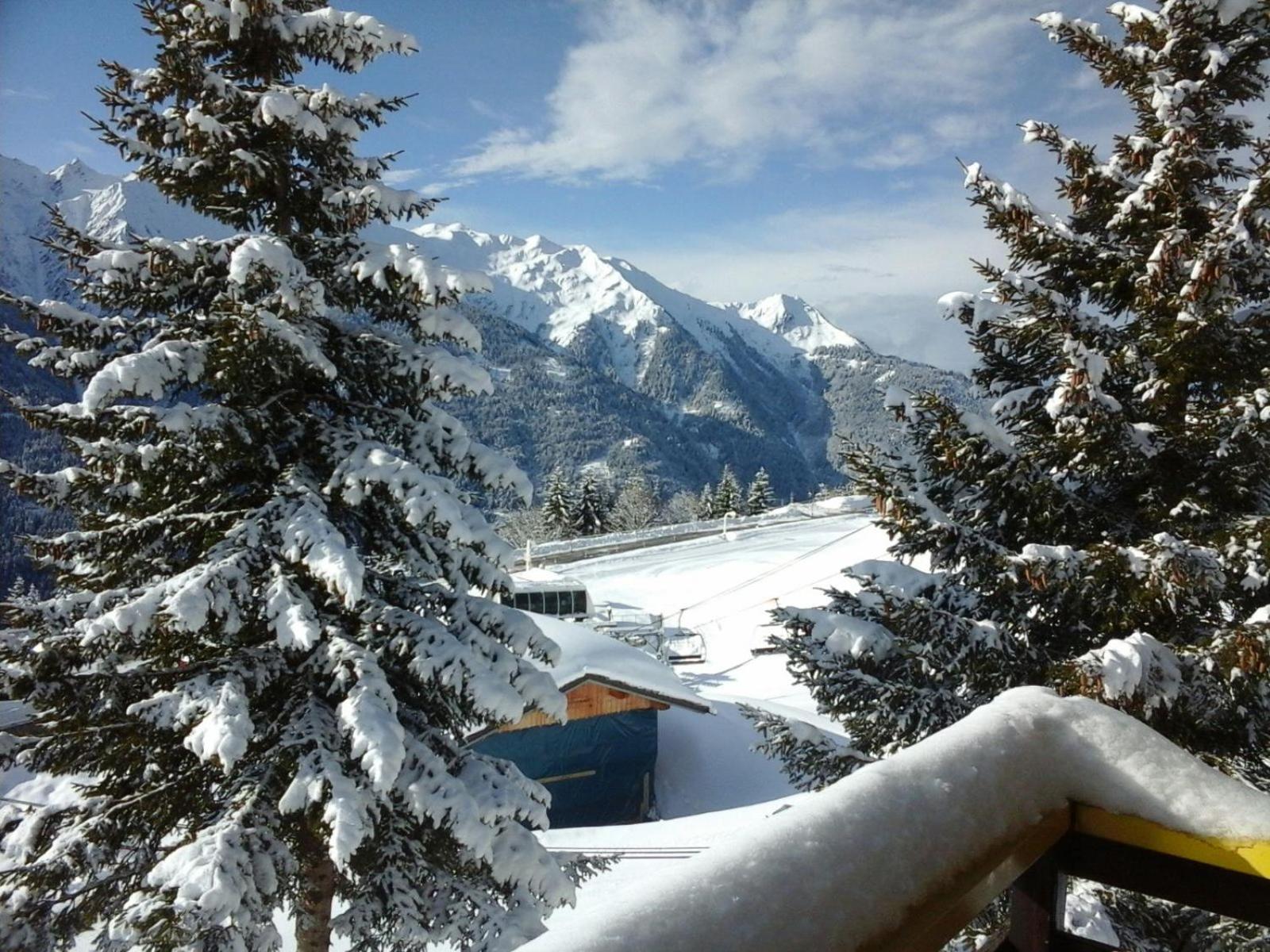 Apartment with Mountain View photo 3
